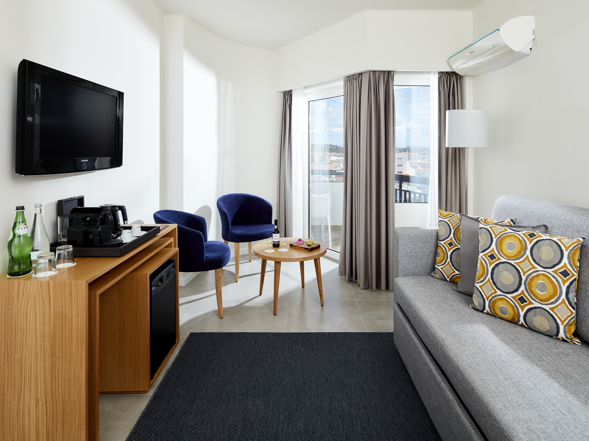 Family Room Deluxe Pool View