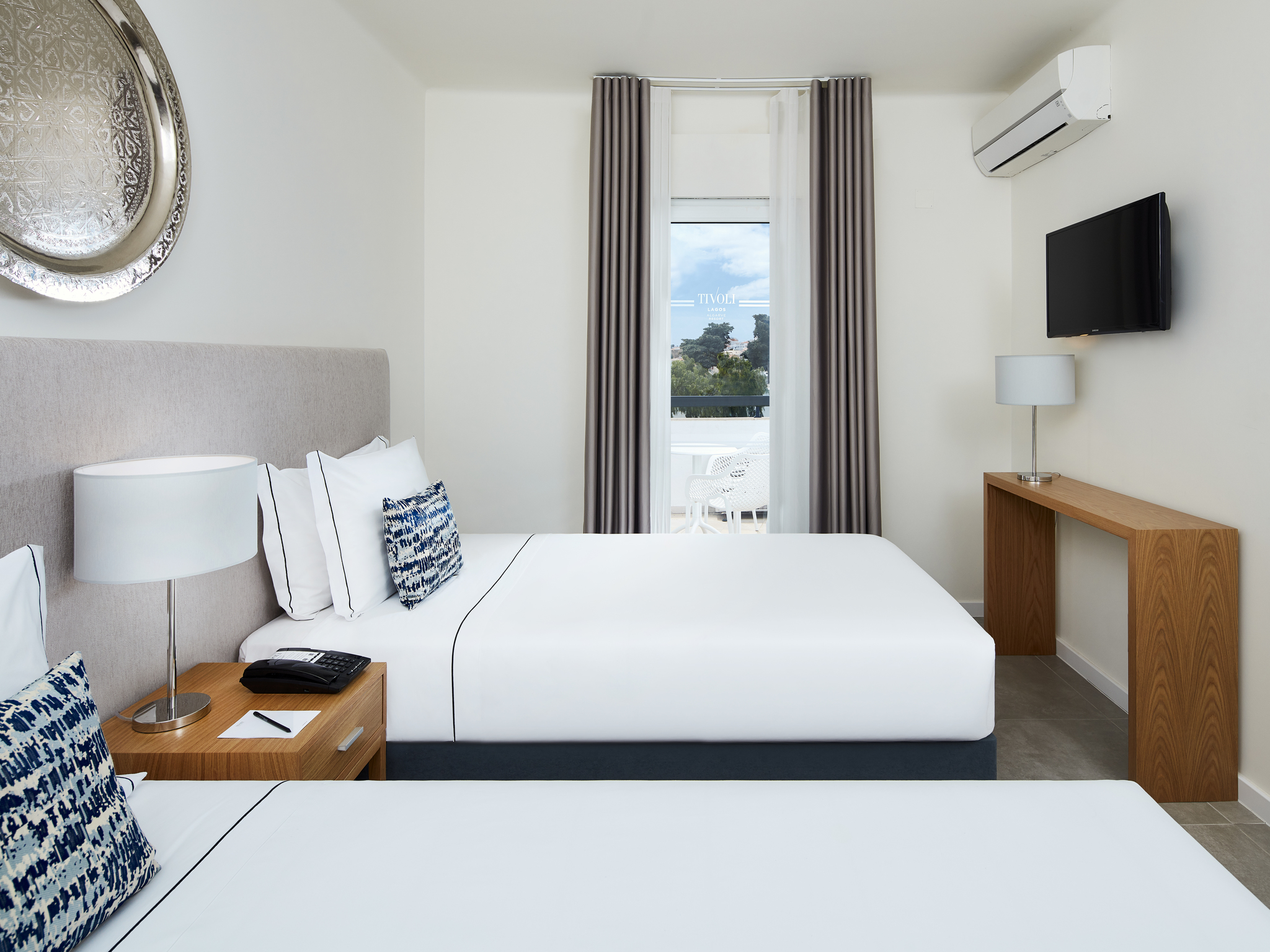 Family Room Deluxe Pool View