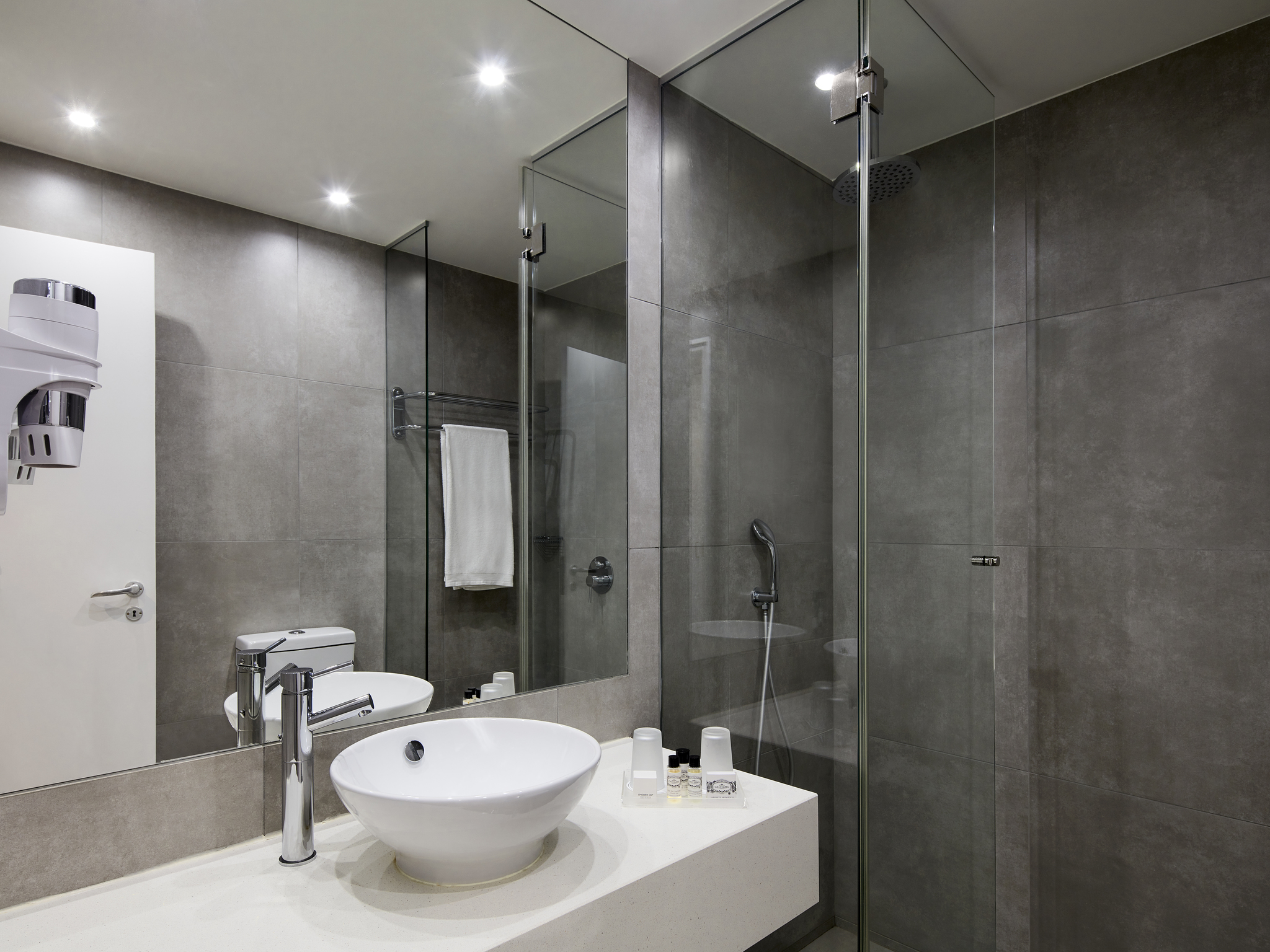 Family Room Deluxe Pool View