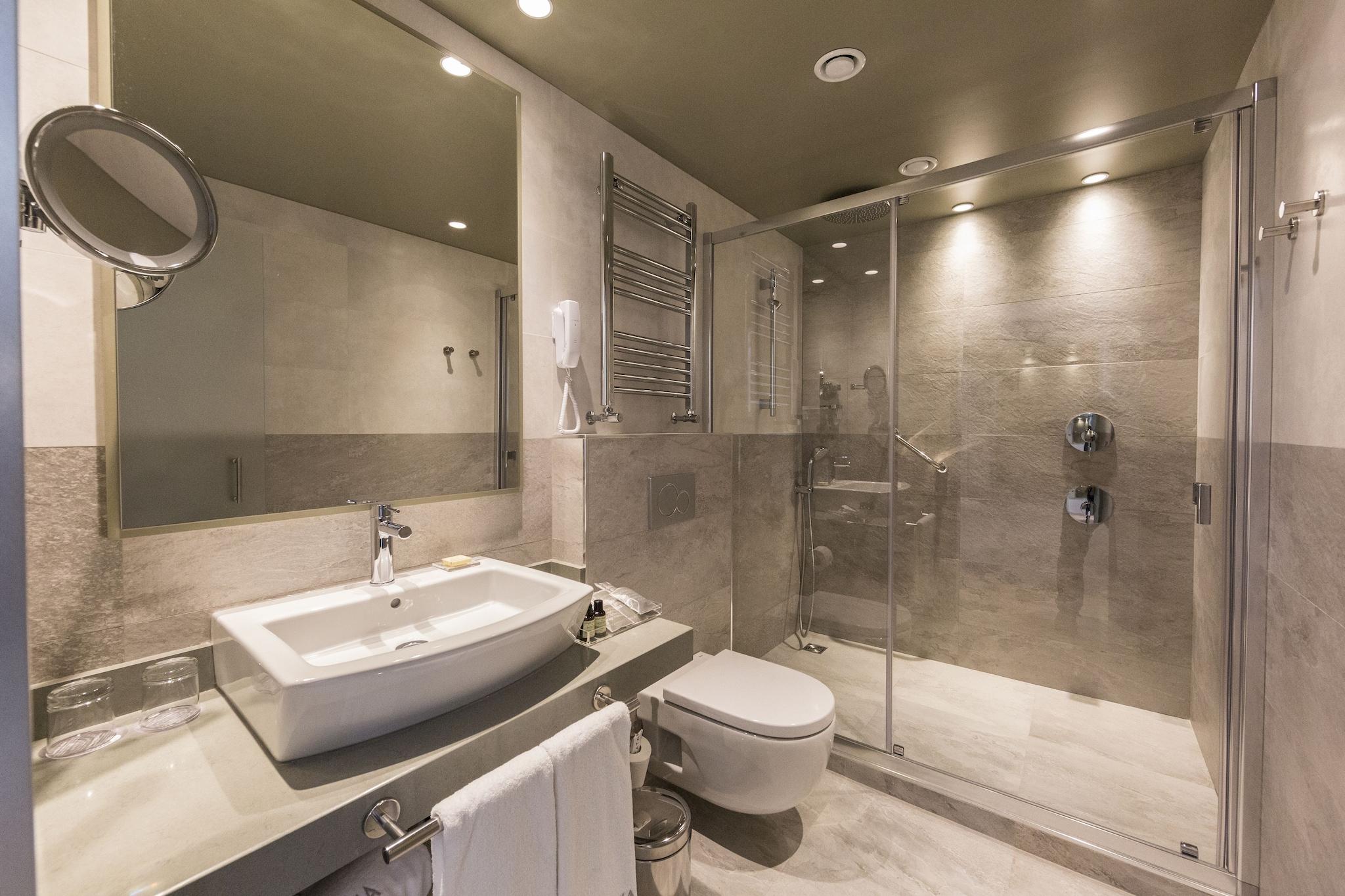 Double Queen Size Bed