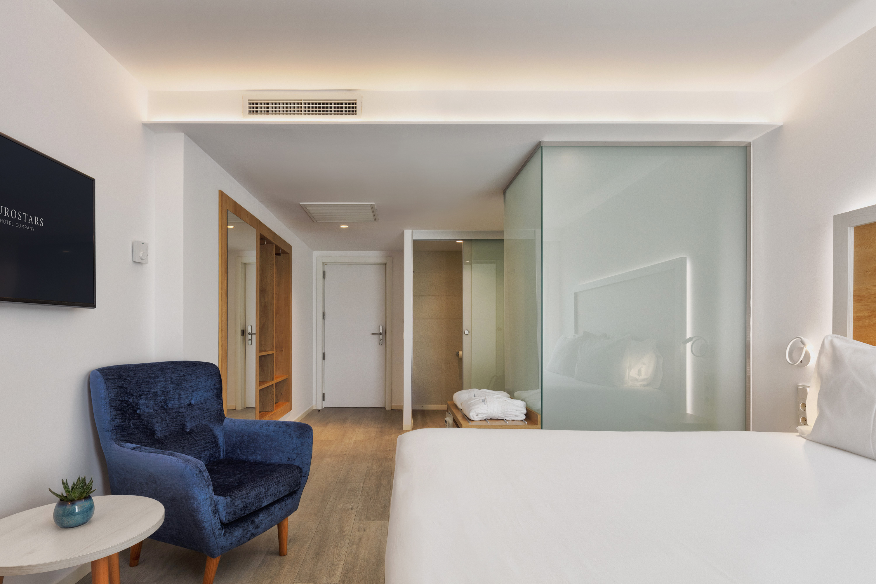 Double or Twin Deluxe with Terrace