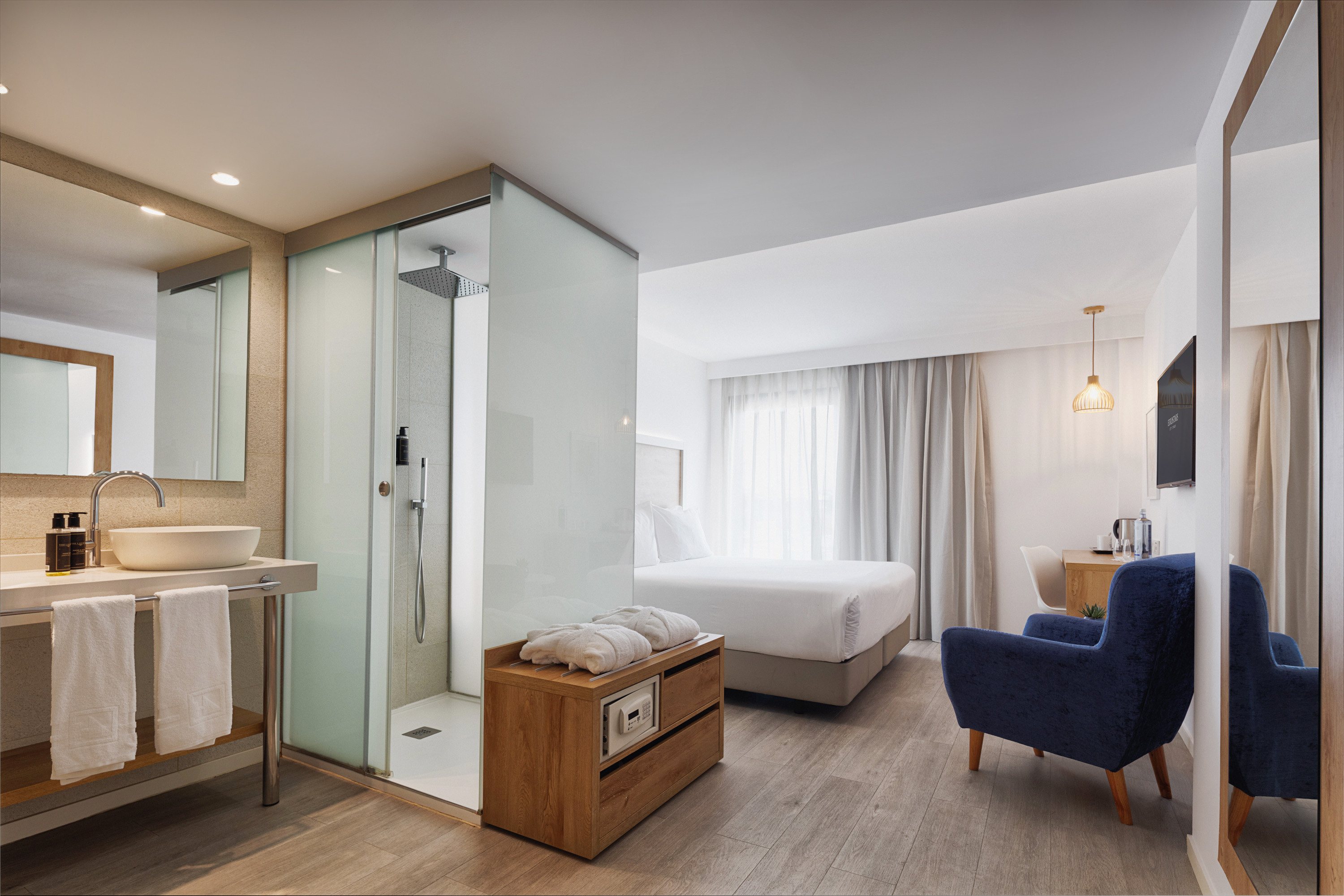 Double or Twin Deluxe with Terrace