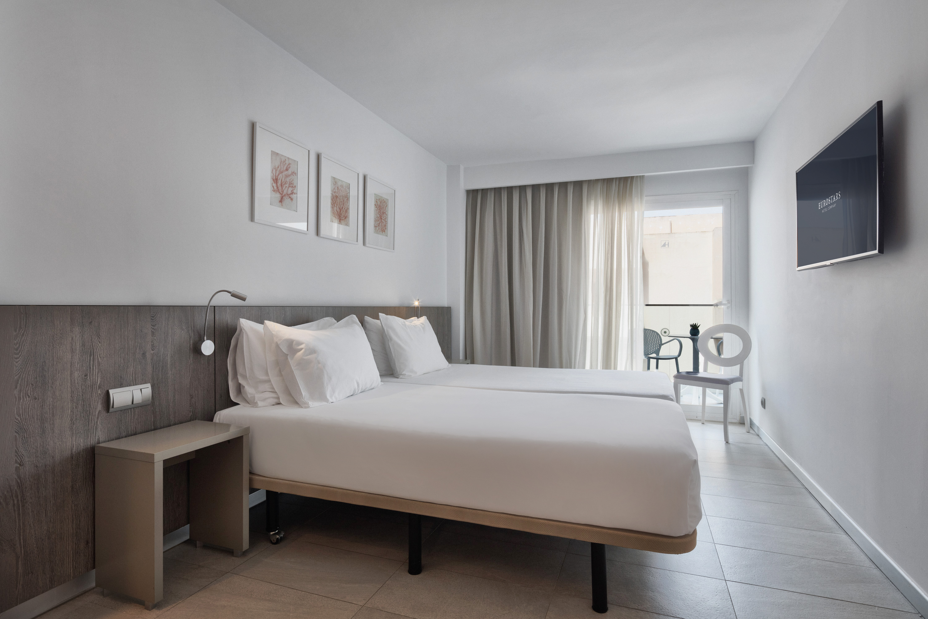 Double or Twin Deluxe with Terrace