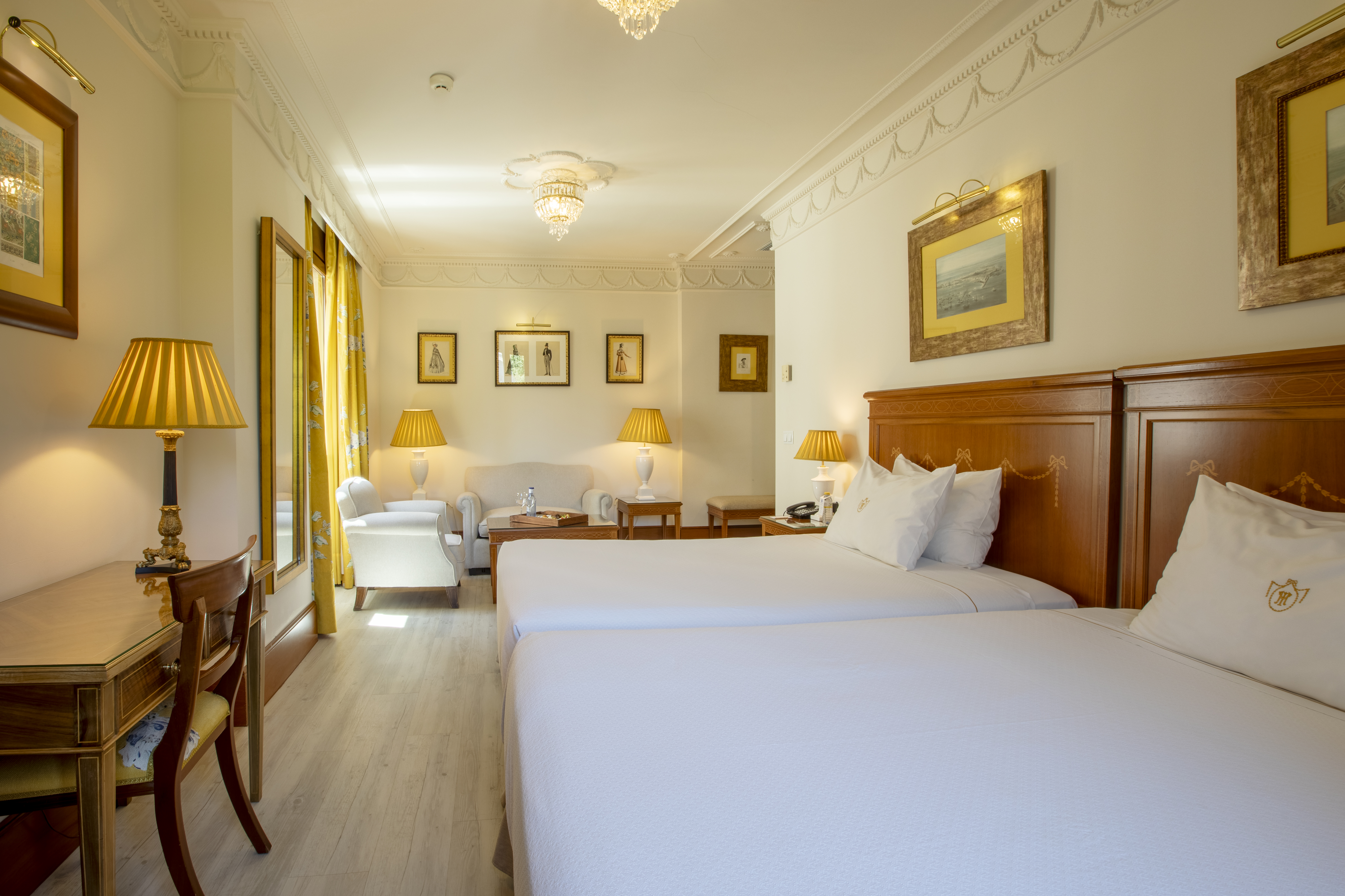 Double or Twin Deluxe One Bedroom