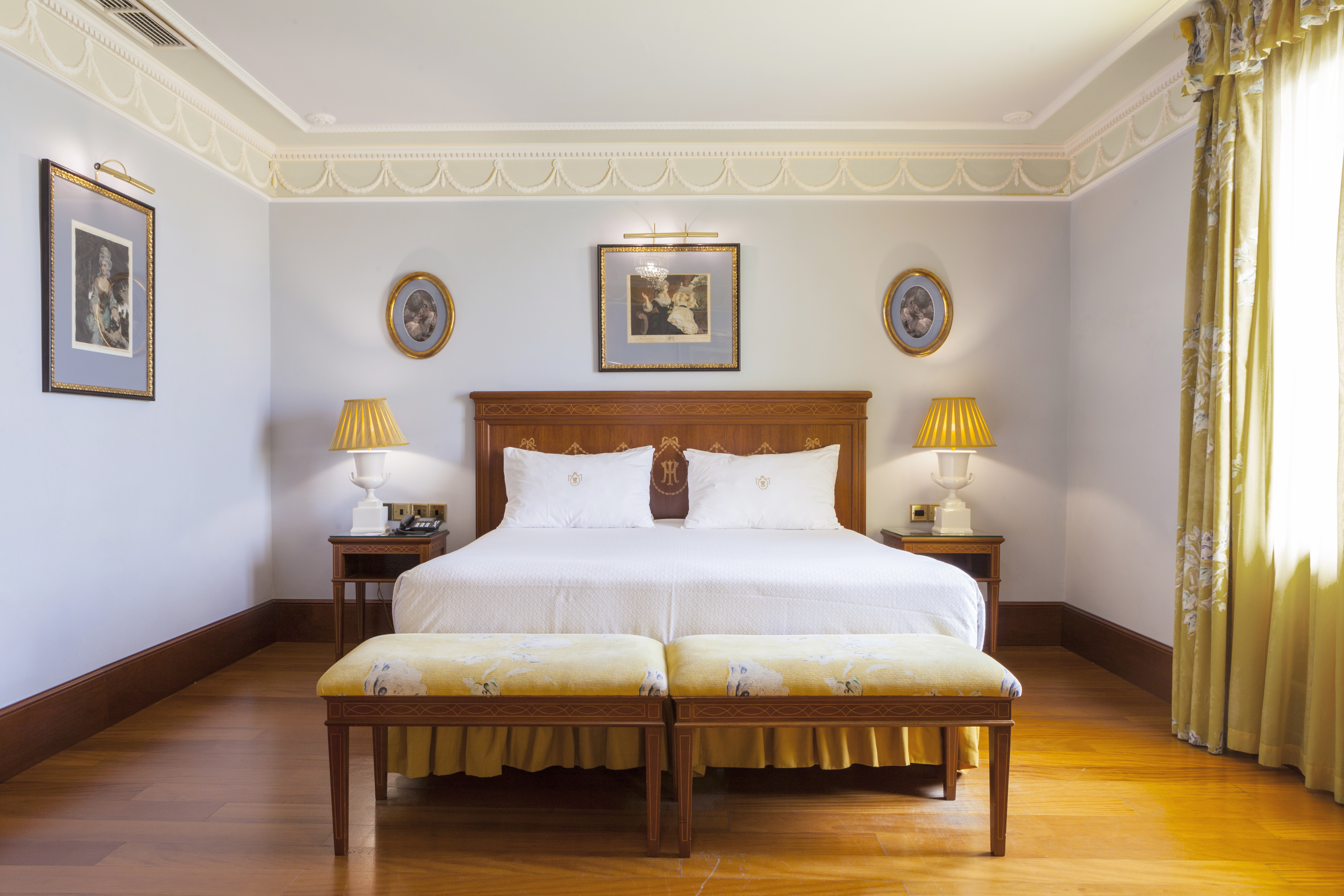 Double or Twin Deluxe One Bedroom