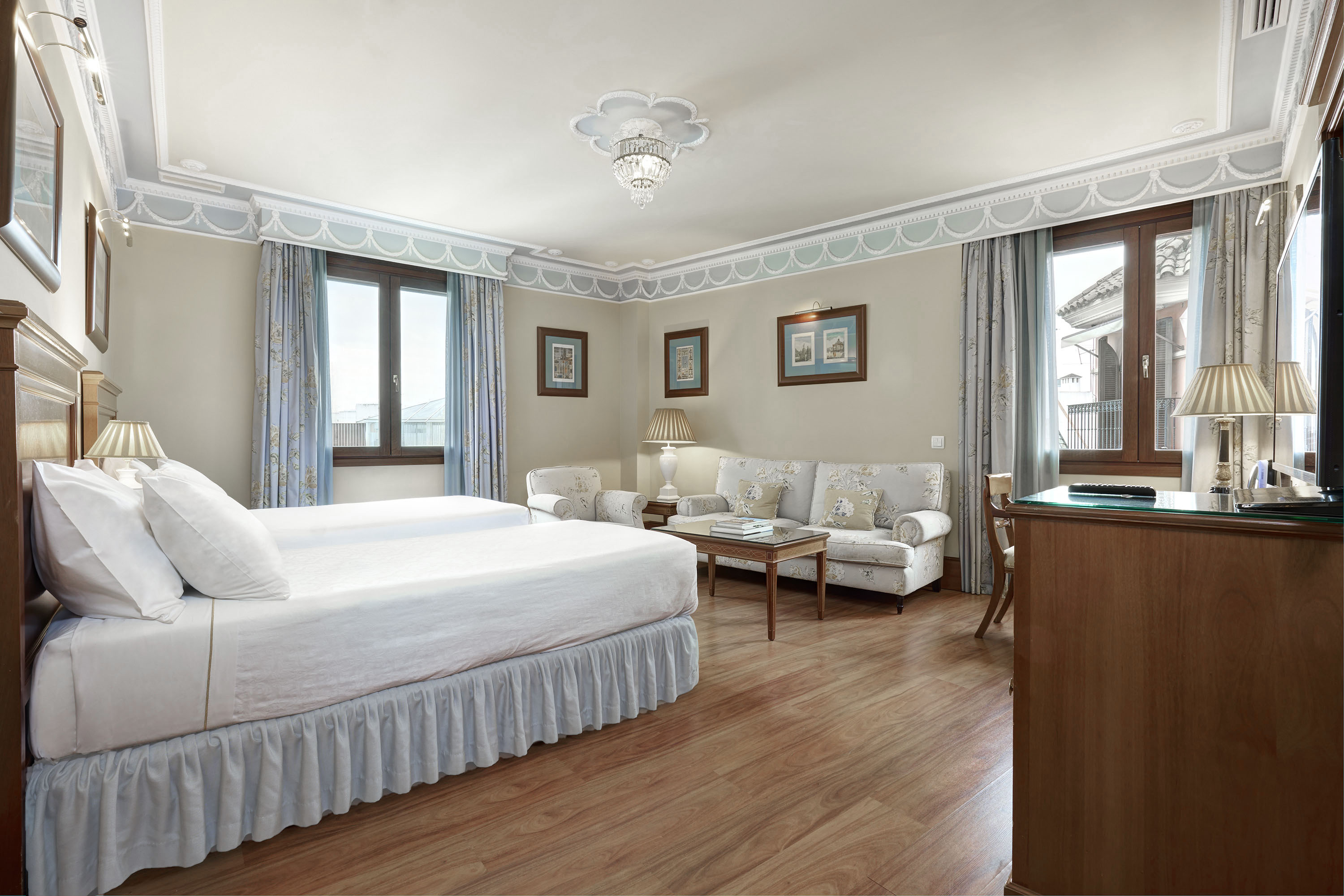 Double Deluxe One Bed