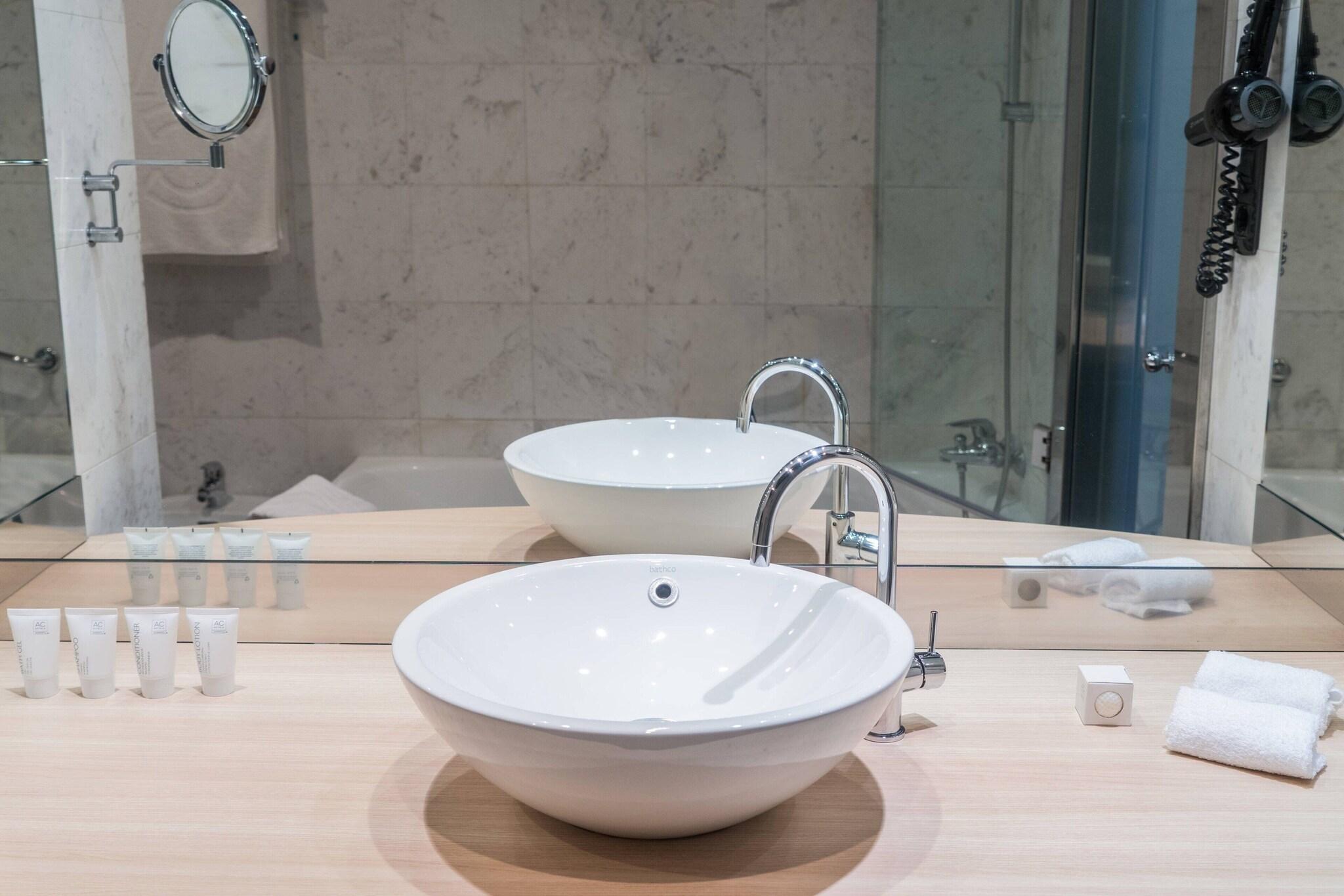 Junior Suite King Size Bed