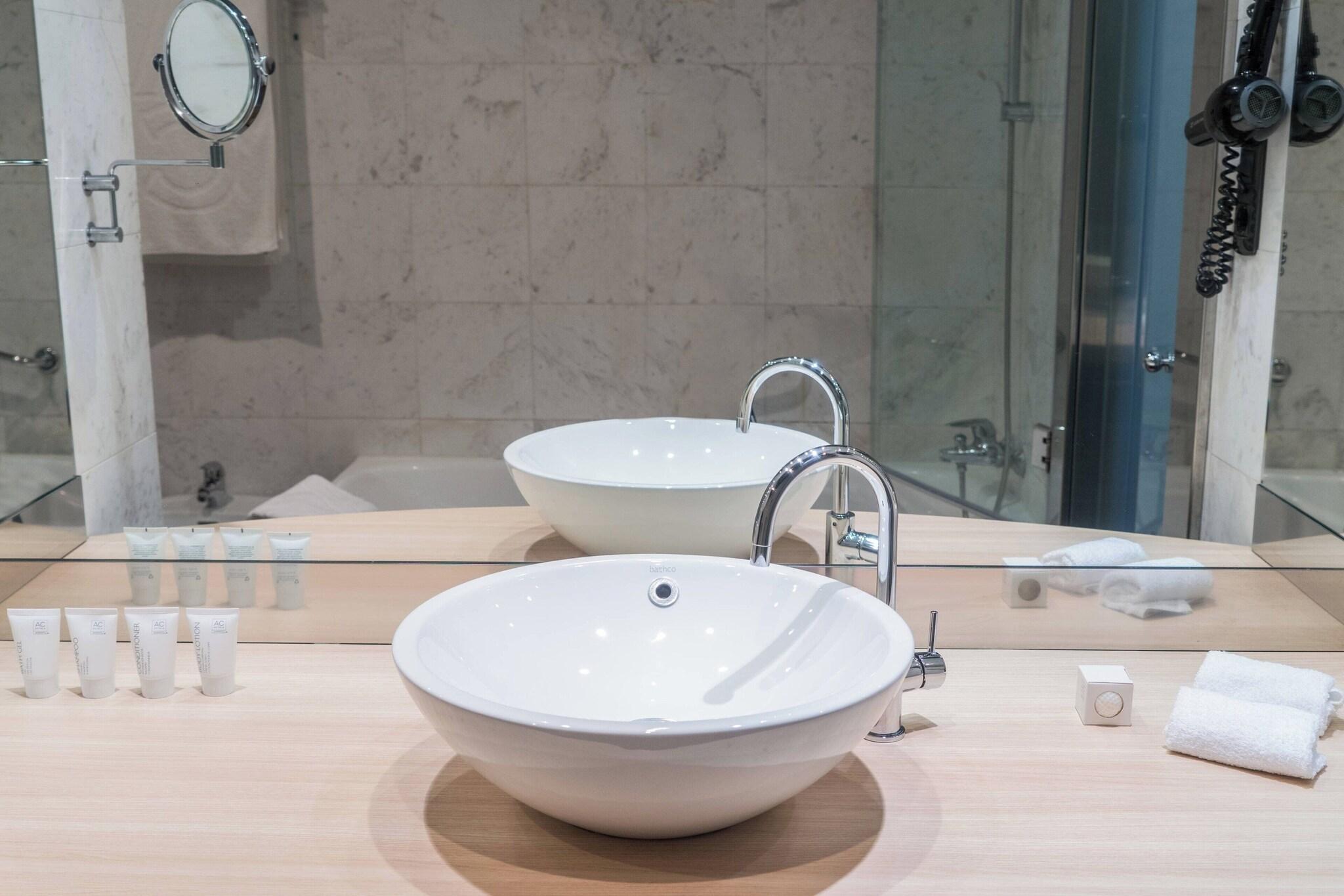 Junior Suite King Size Bed