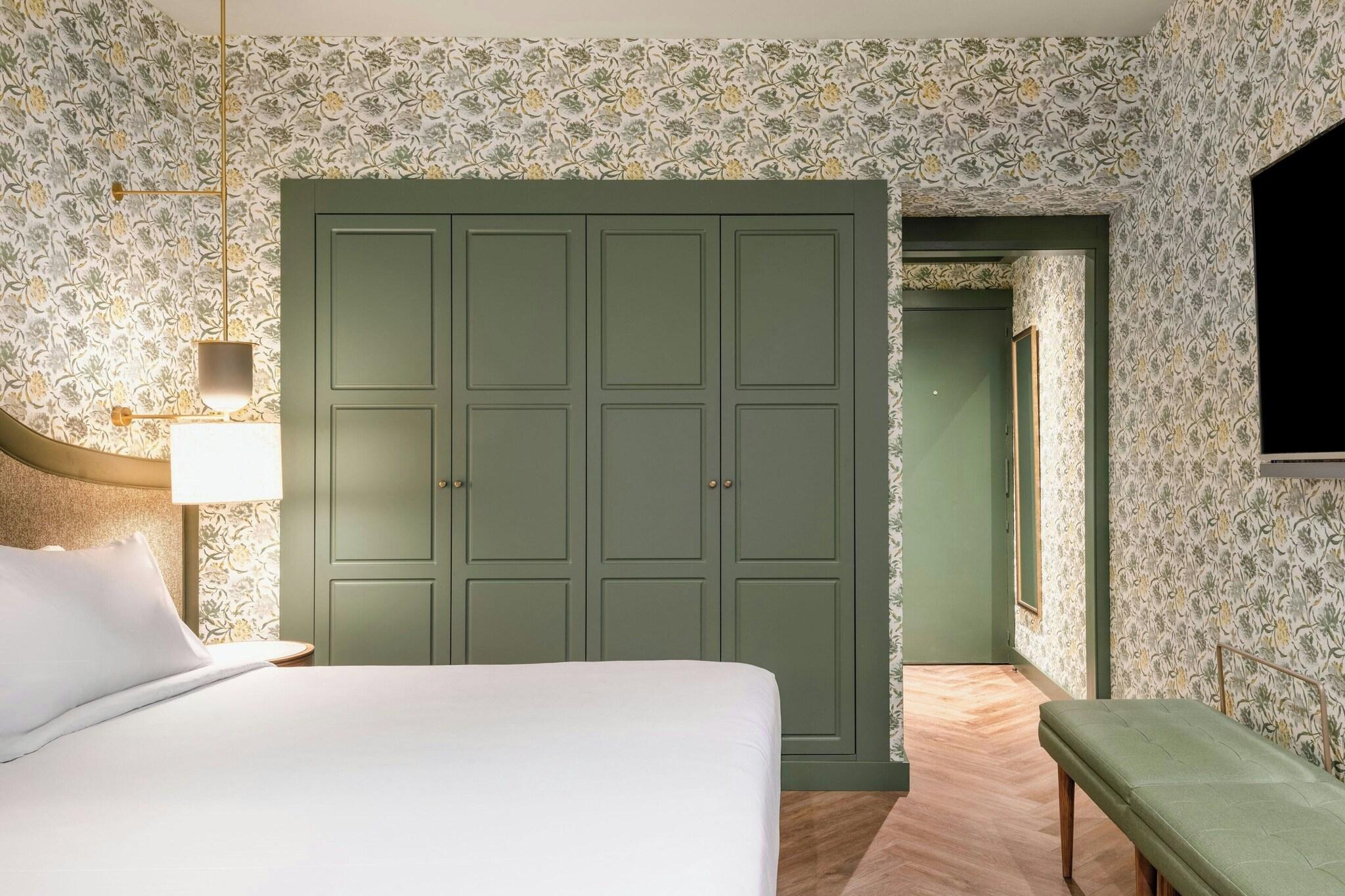 Double King Size Bed