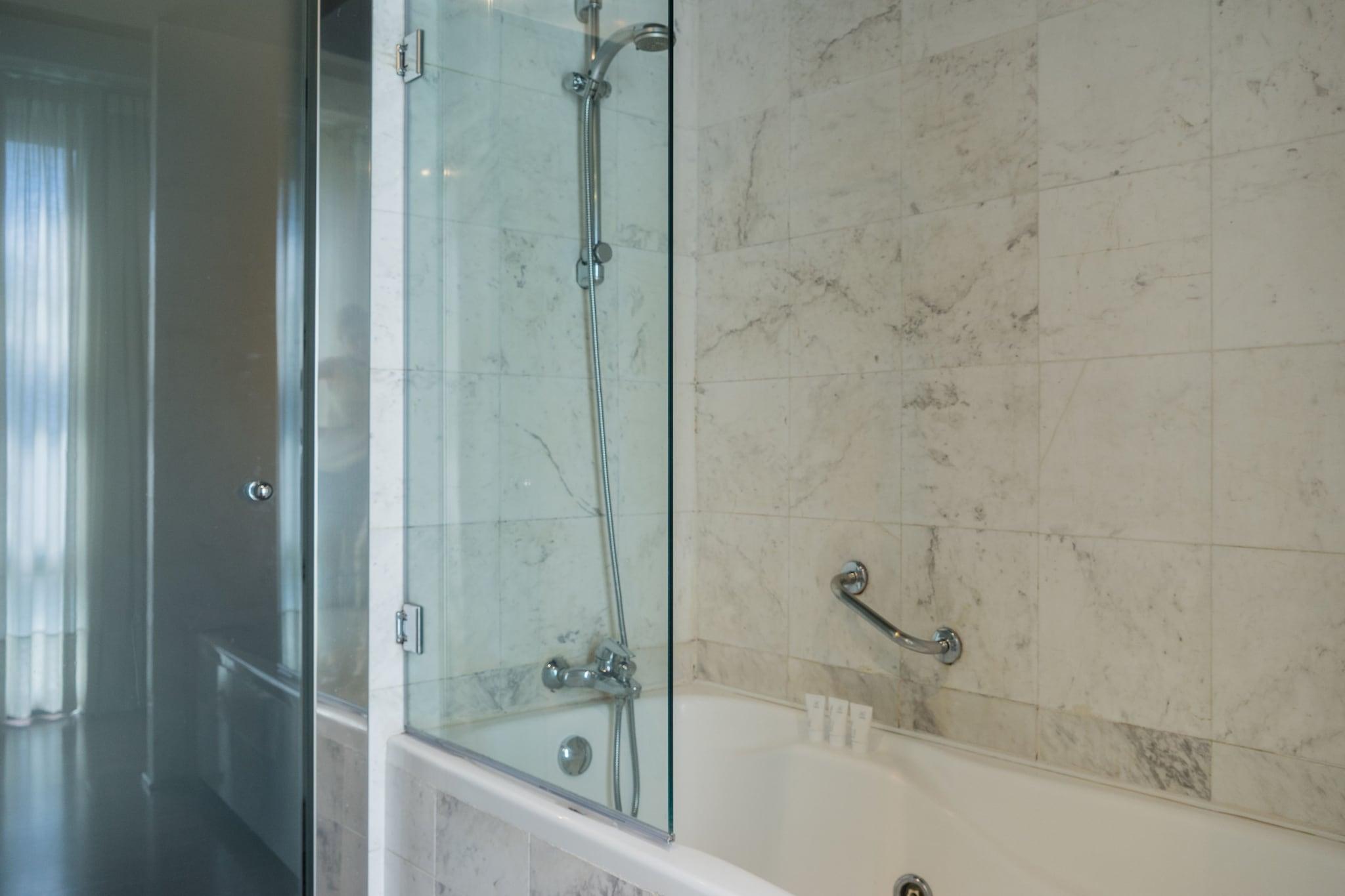 Junior Suite King Size Bed