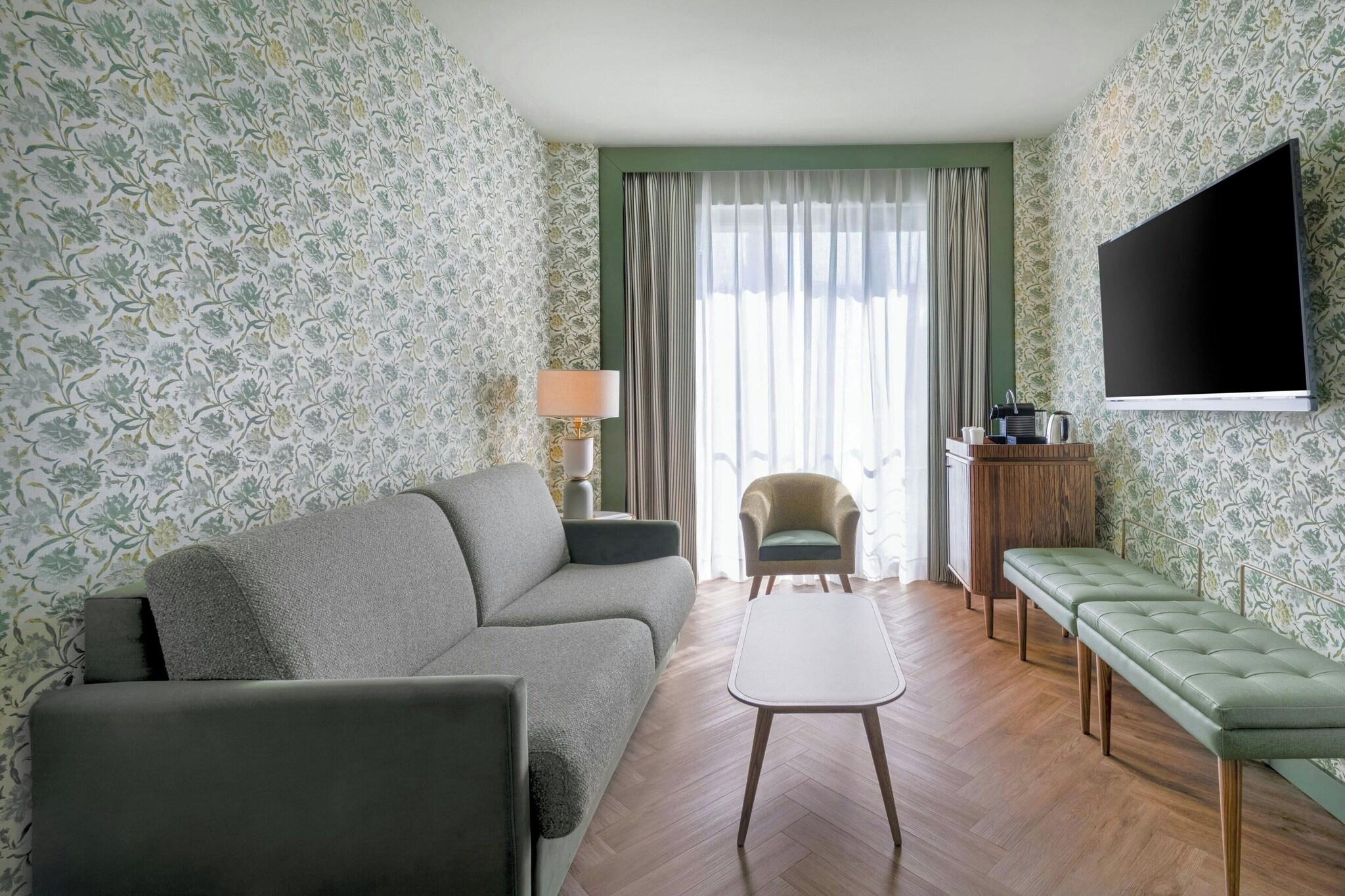 Junior Suite King Size Bed