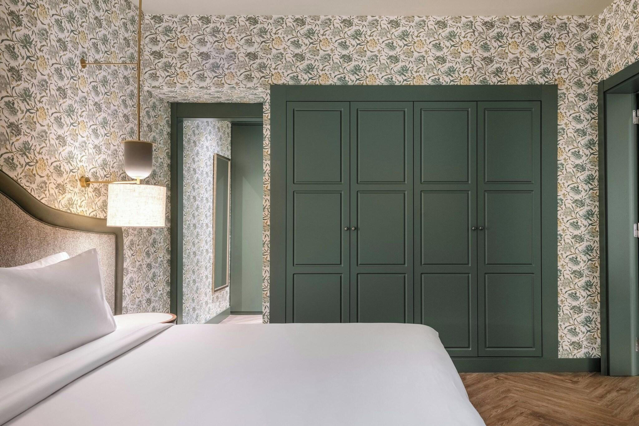 Junior Suite King Size Bed