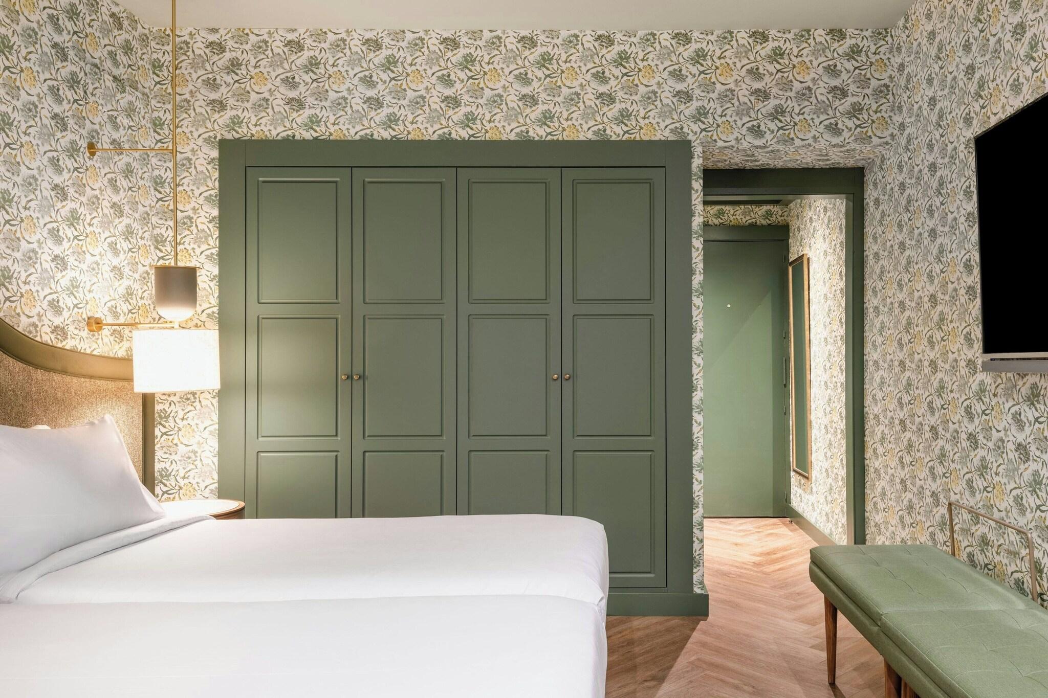 Double King Size Bed