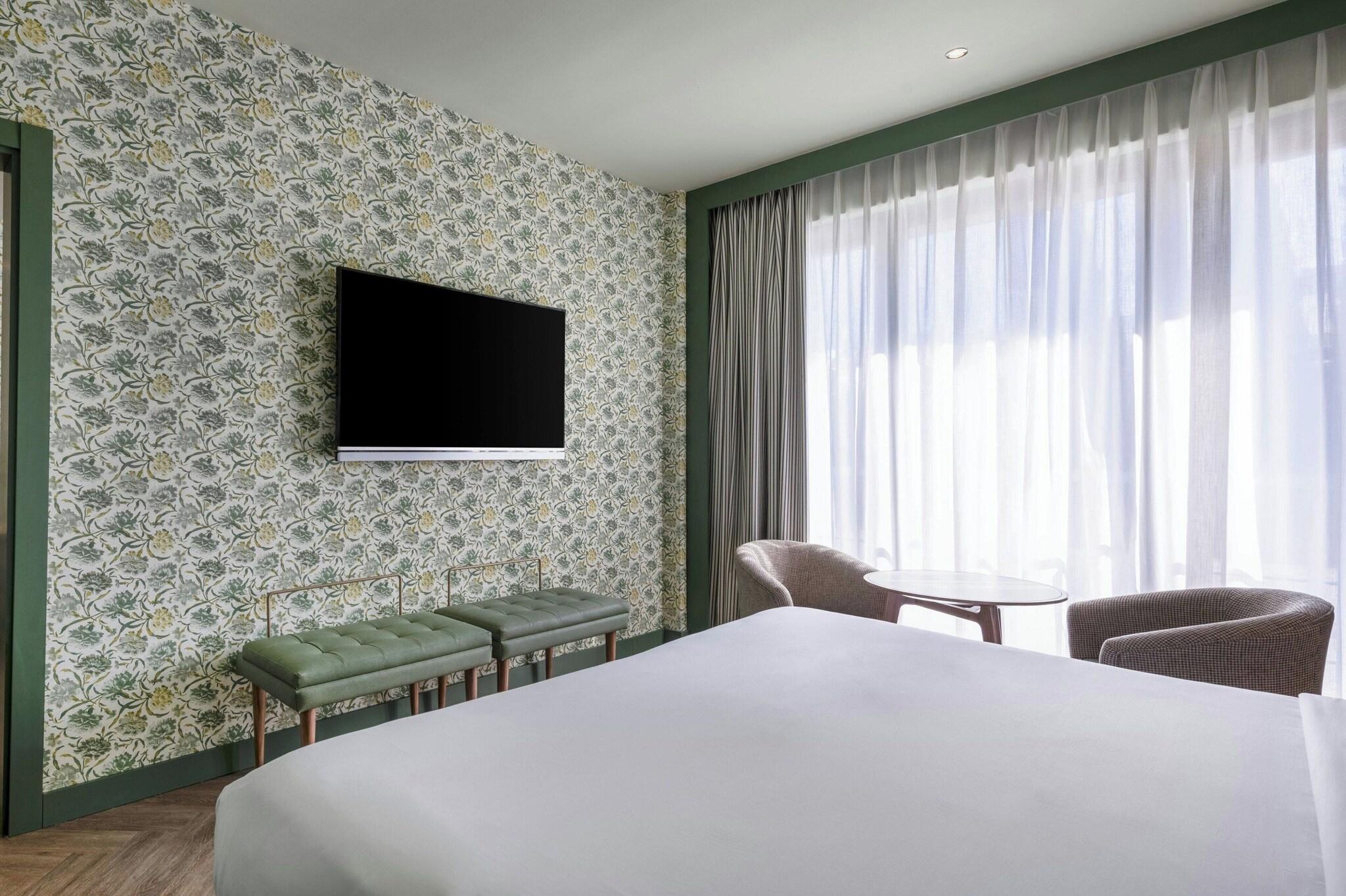 Junior Suite King Size Bed