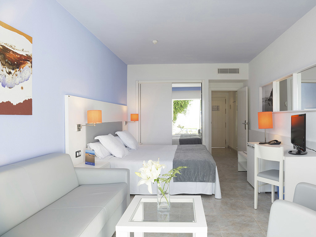 Family Room Capacity 6