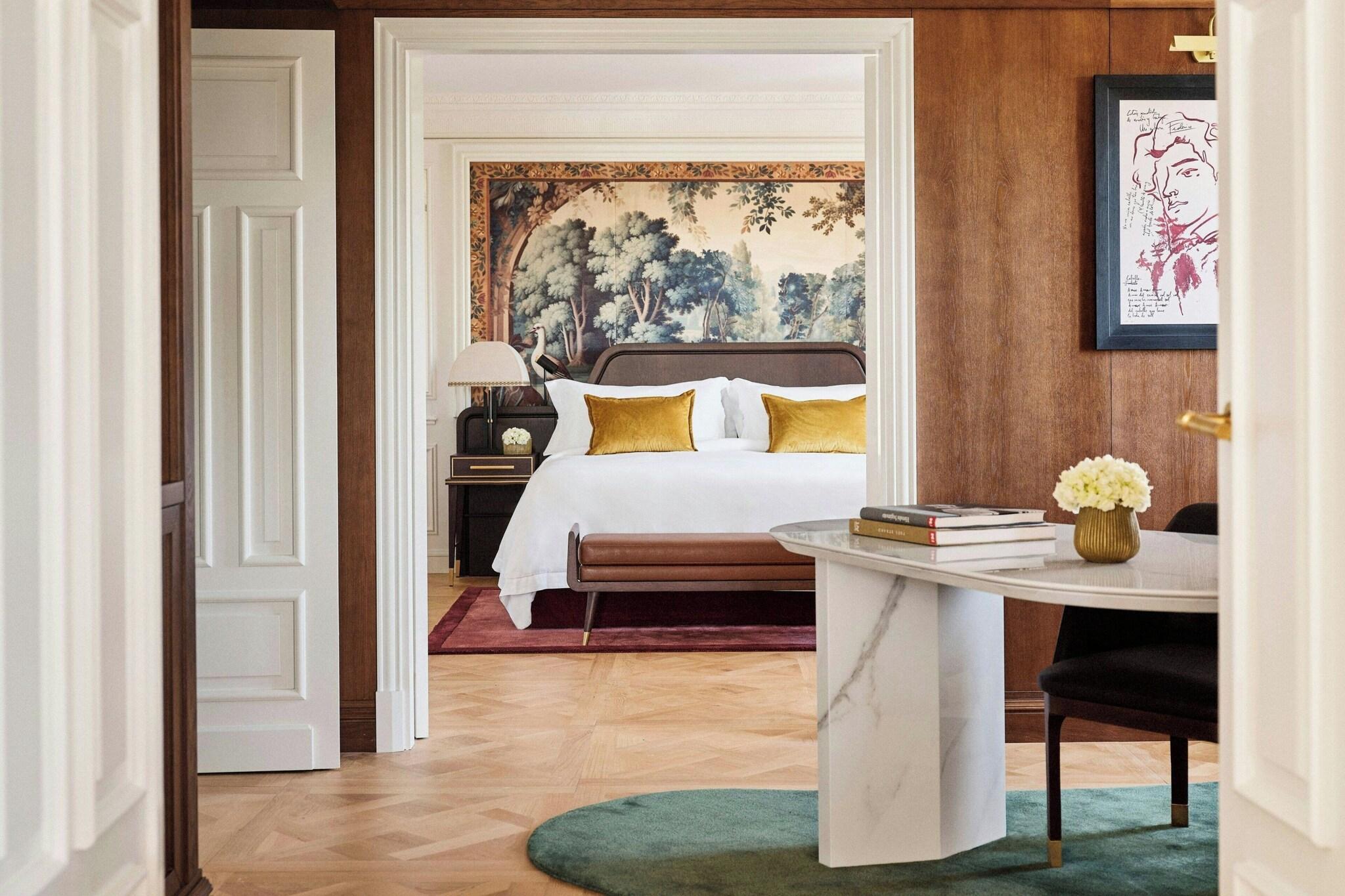 Suite King Size Bed