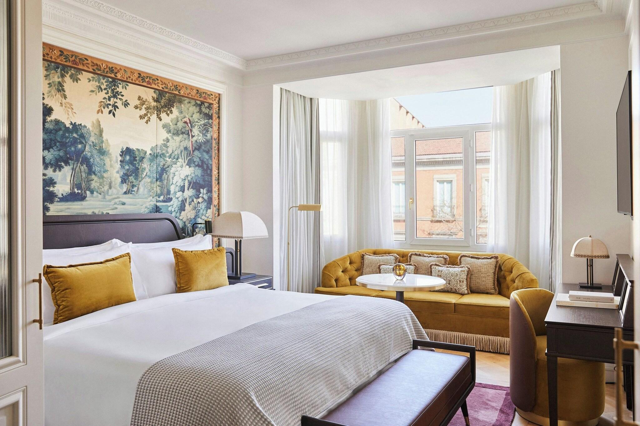 Suite King Size Bed