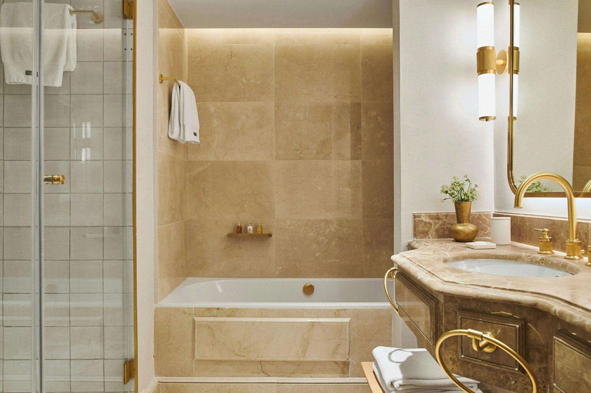 Suite King Size Bed