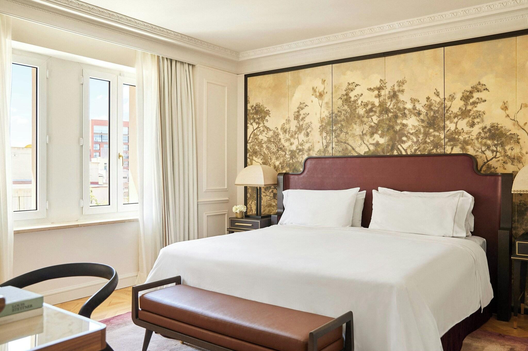 Suite King Size Bed