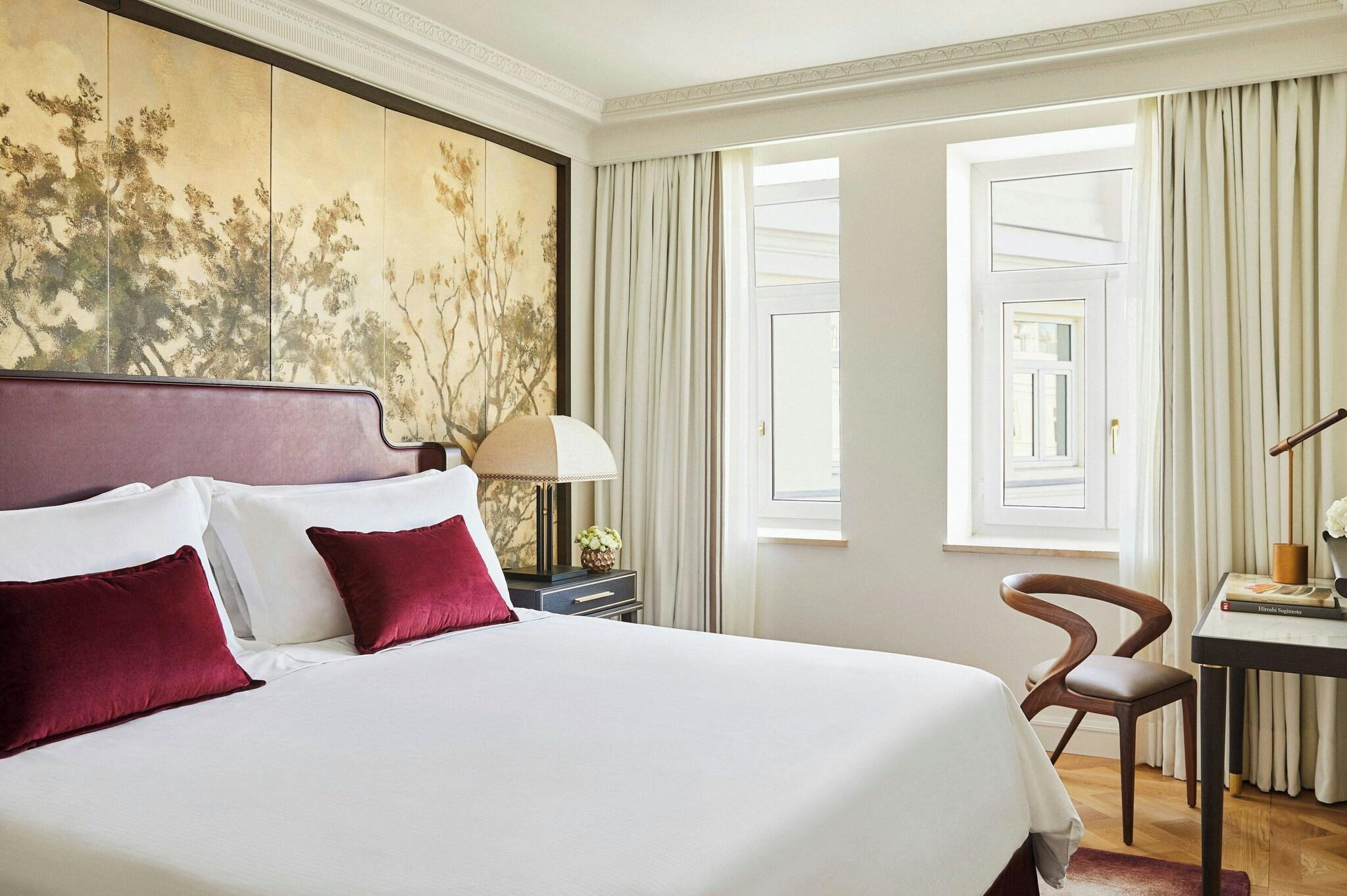 Suite King Size Bed