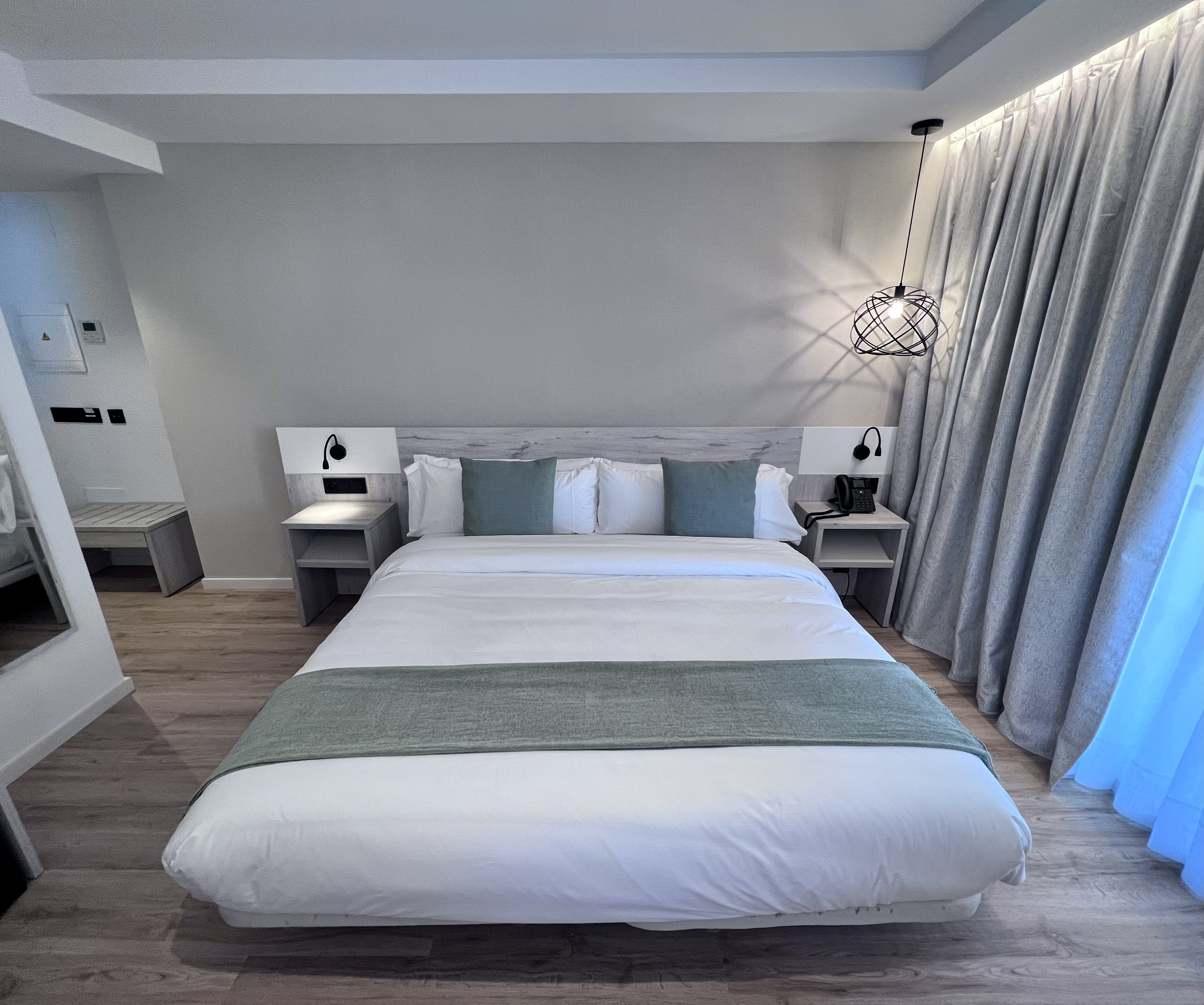 Double Connecting Room