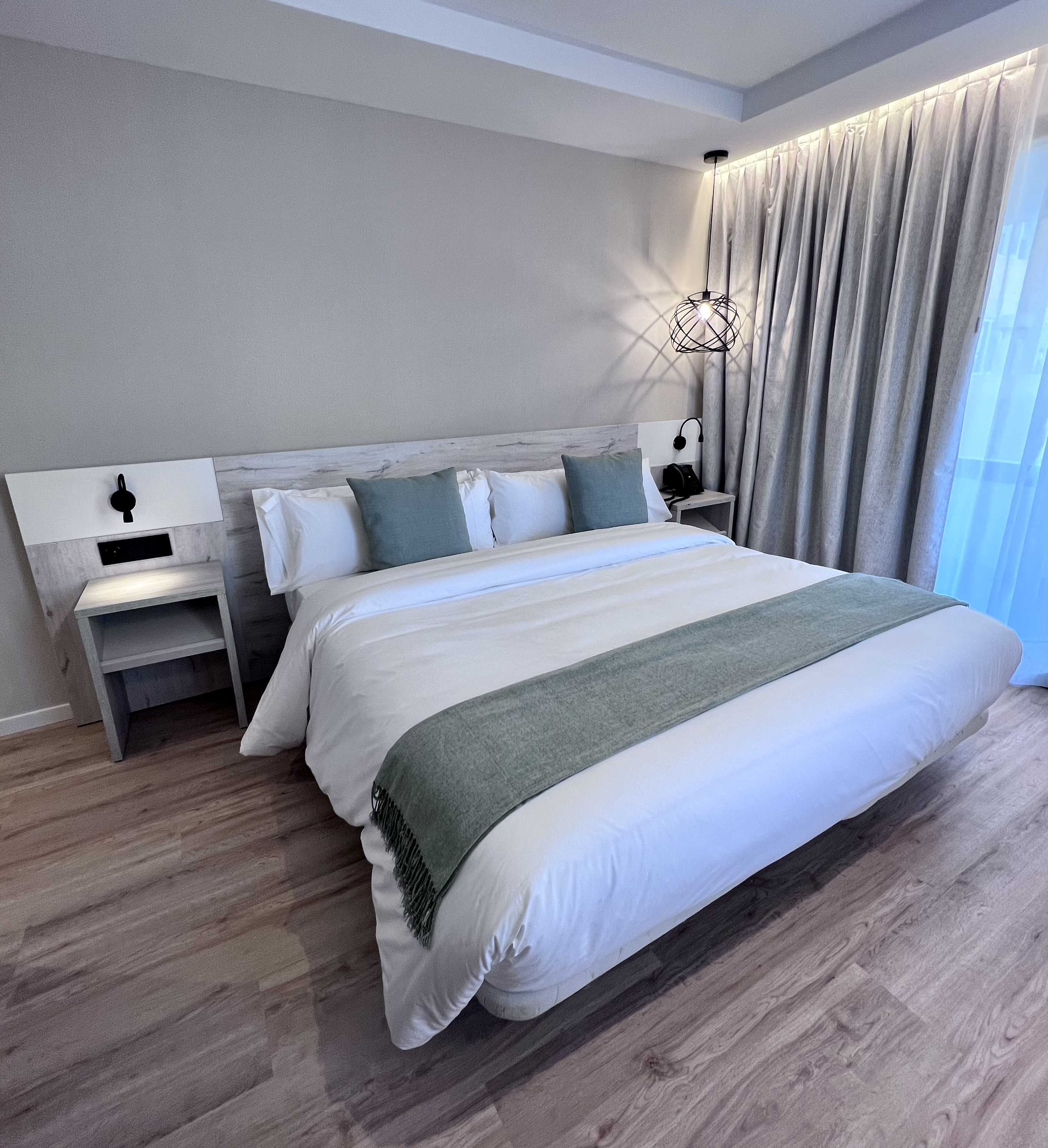 Double Connecting Room