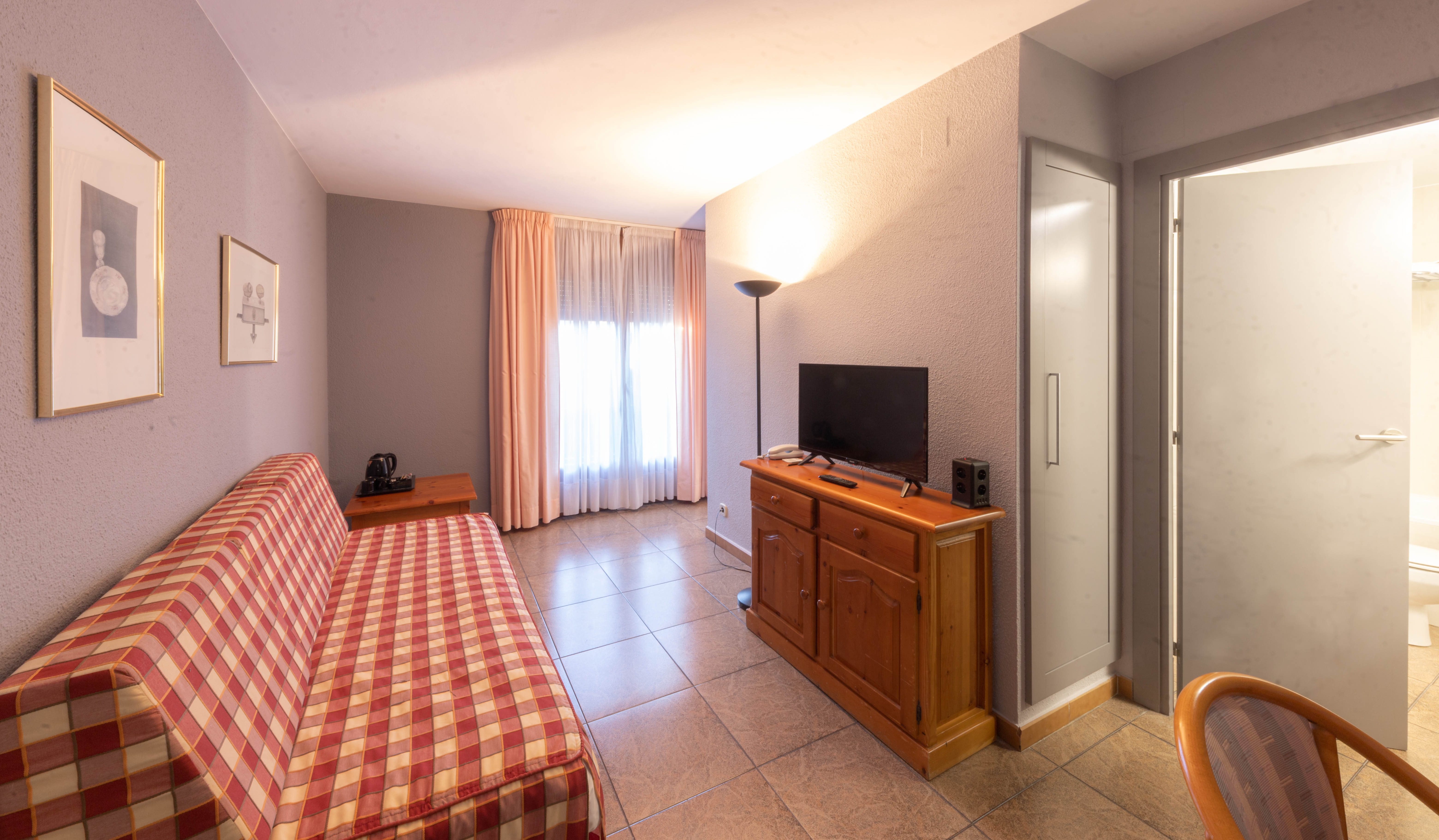 Family Room Capacity 5