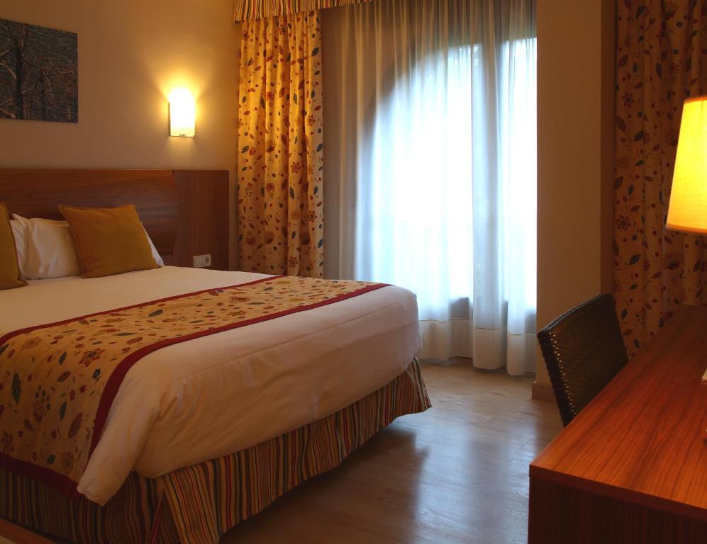 Double Three Bedrooms One Bathroom