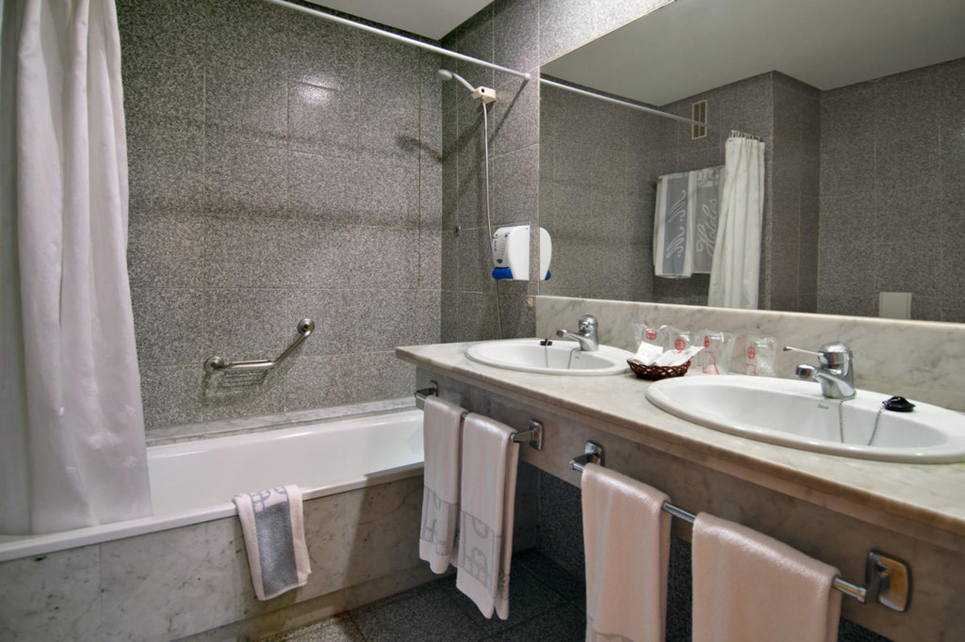 Double Single Pool View