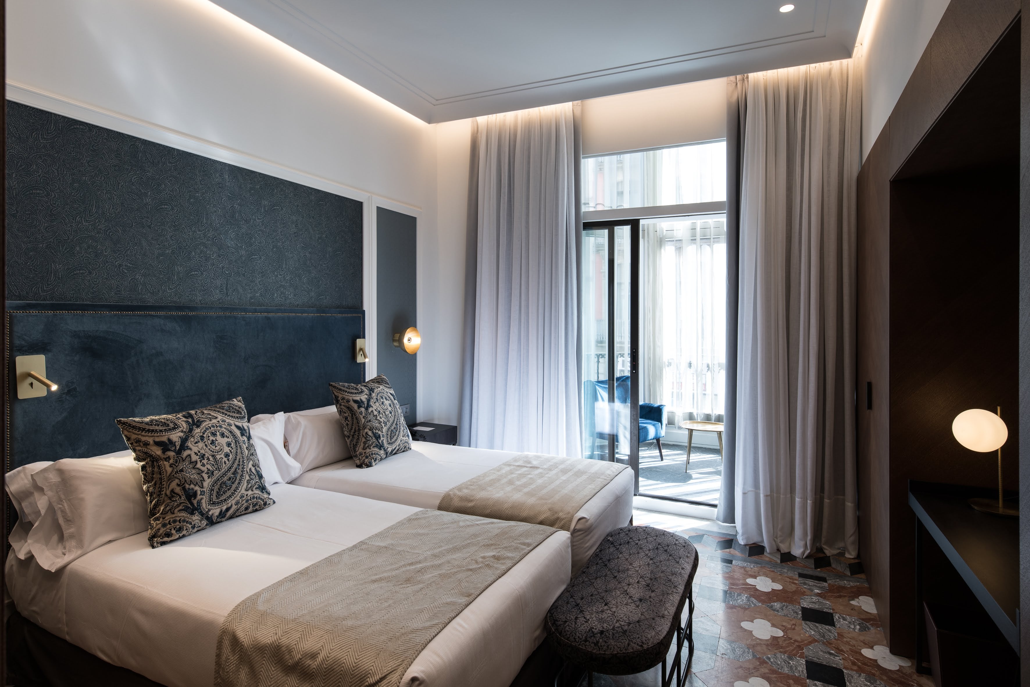 Double Single Executive