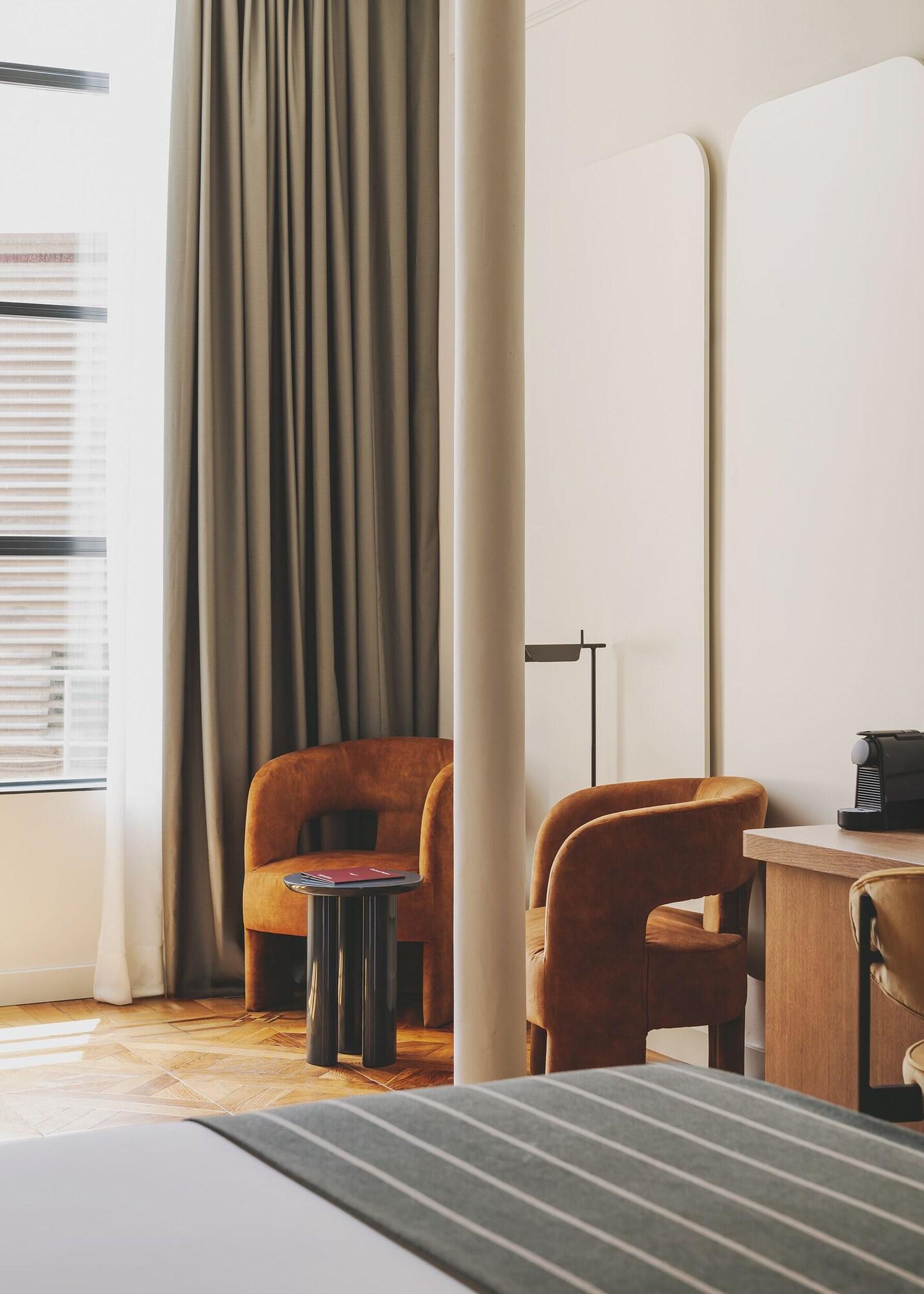 Studio King Size Bed