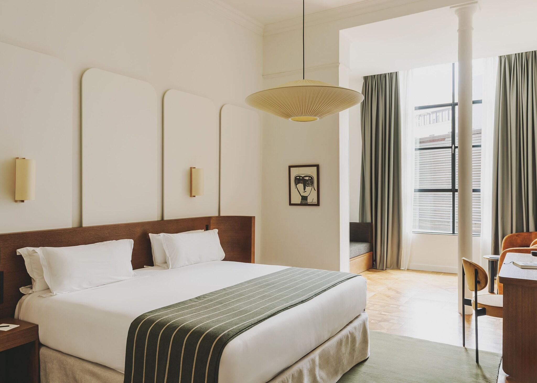 Studio King Size Bed