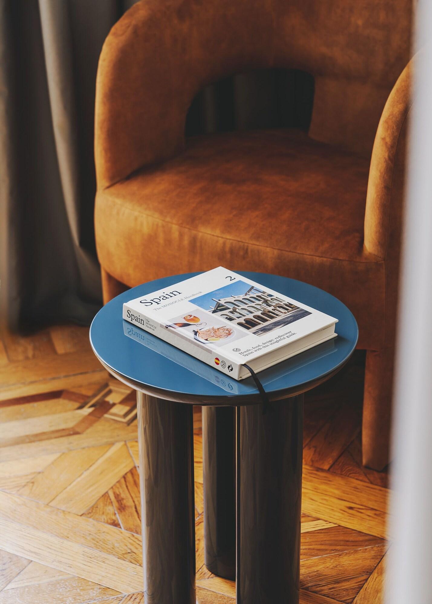 Studio King Size Bed