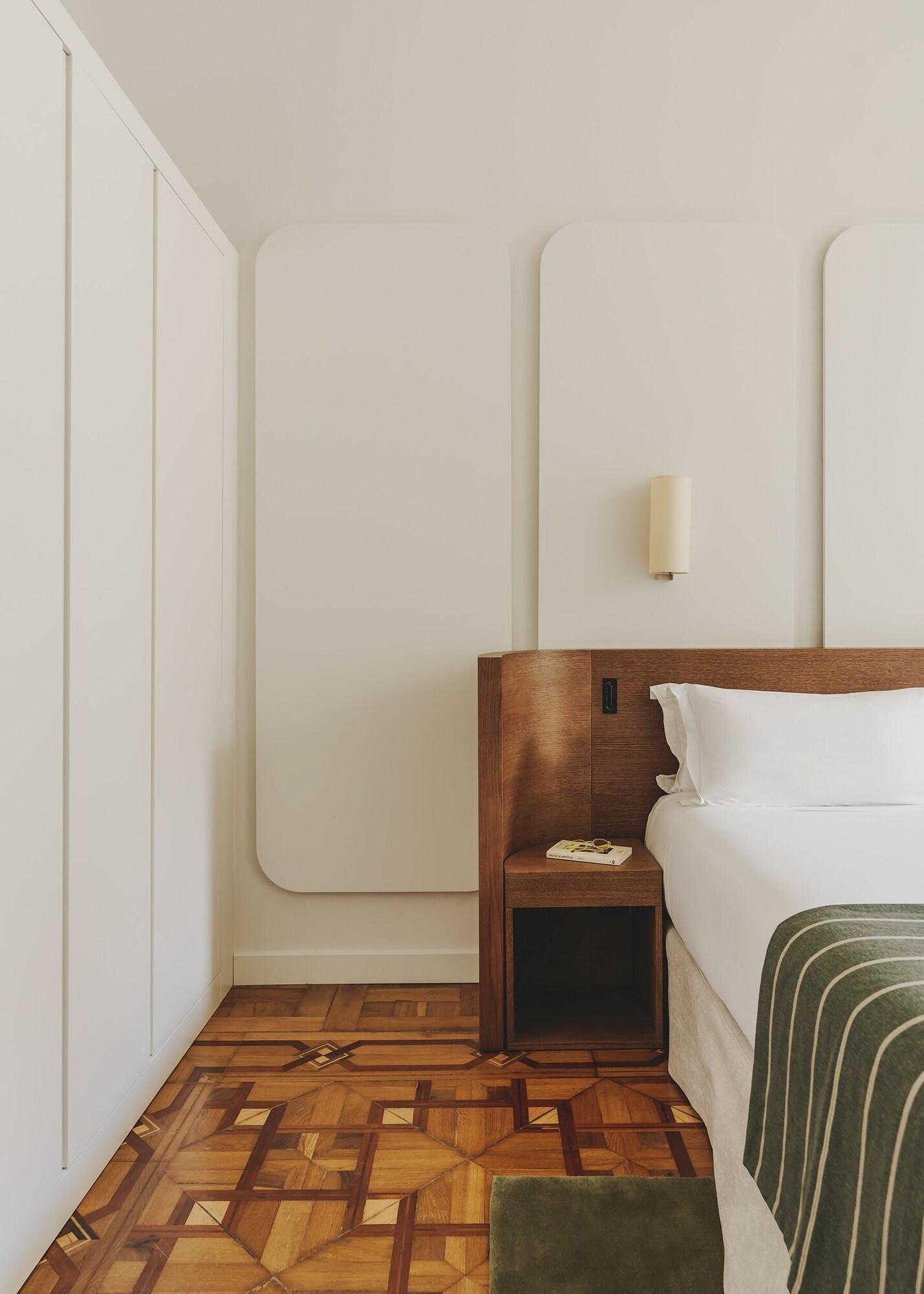 Studio King Size Bed