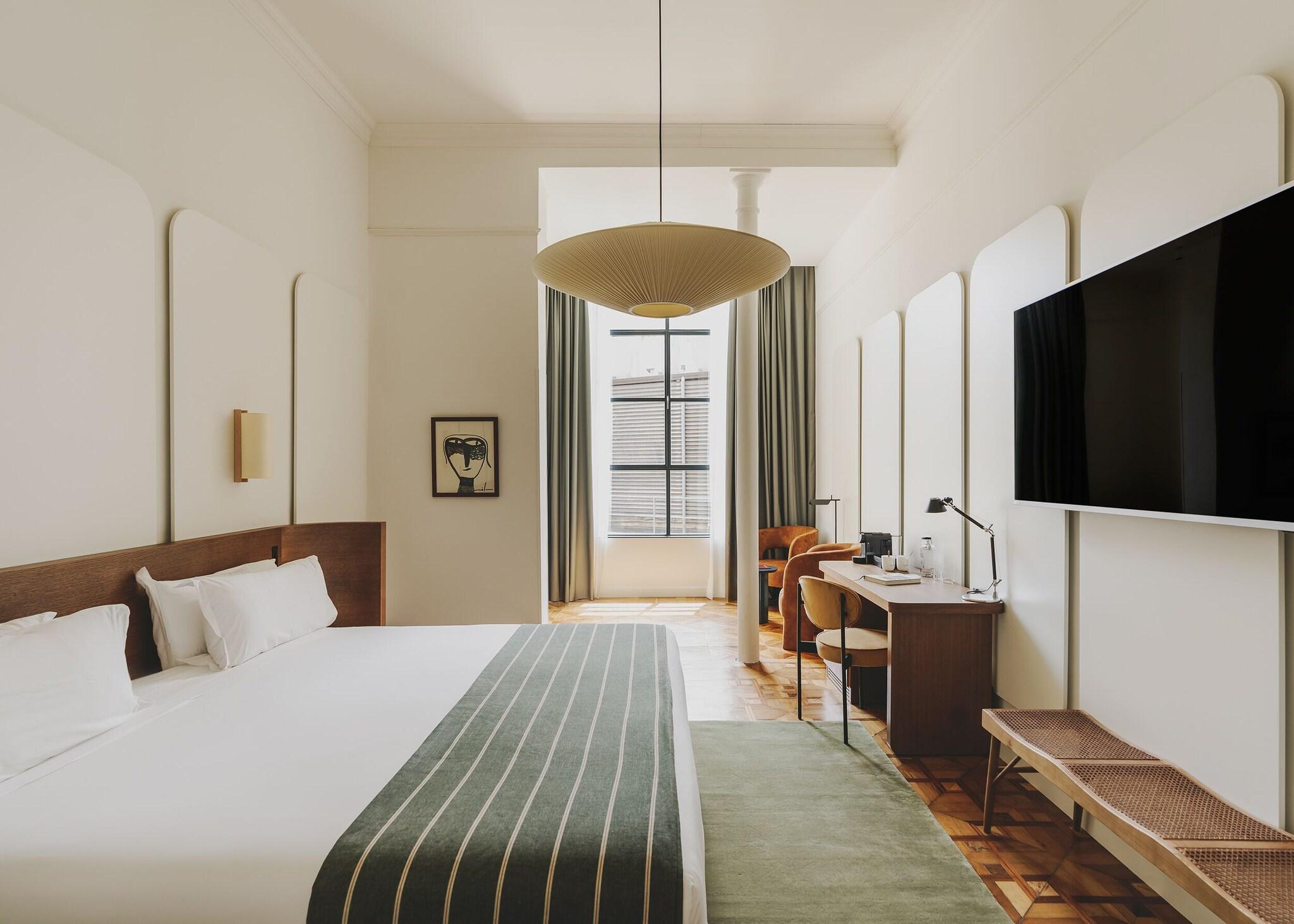 Studio King Size Bed