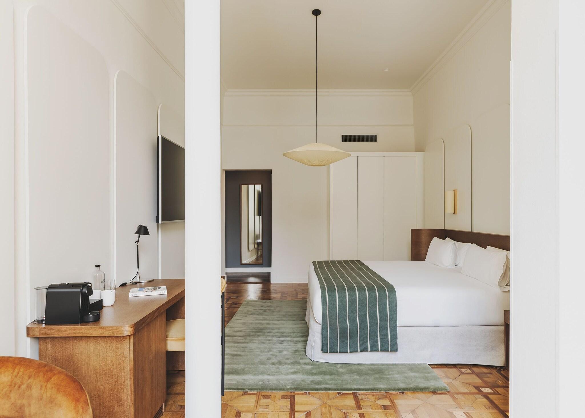 Studio King Size Bed