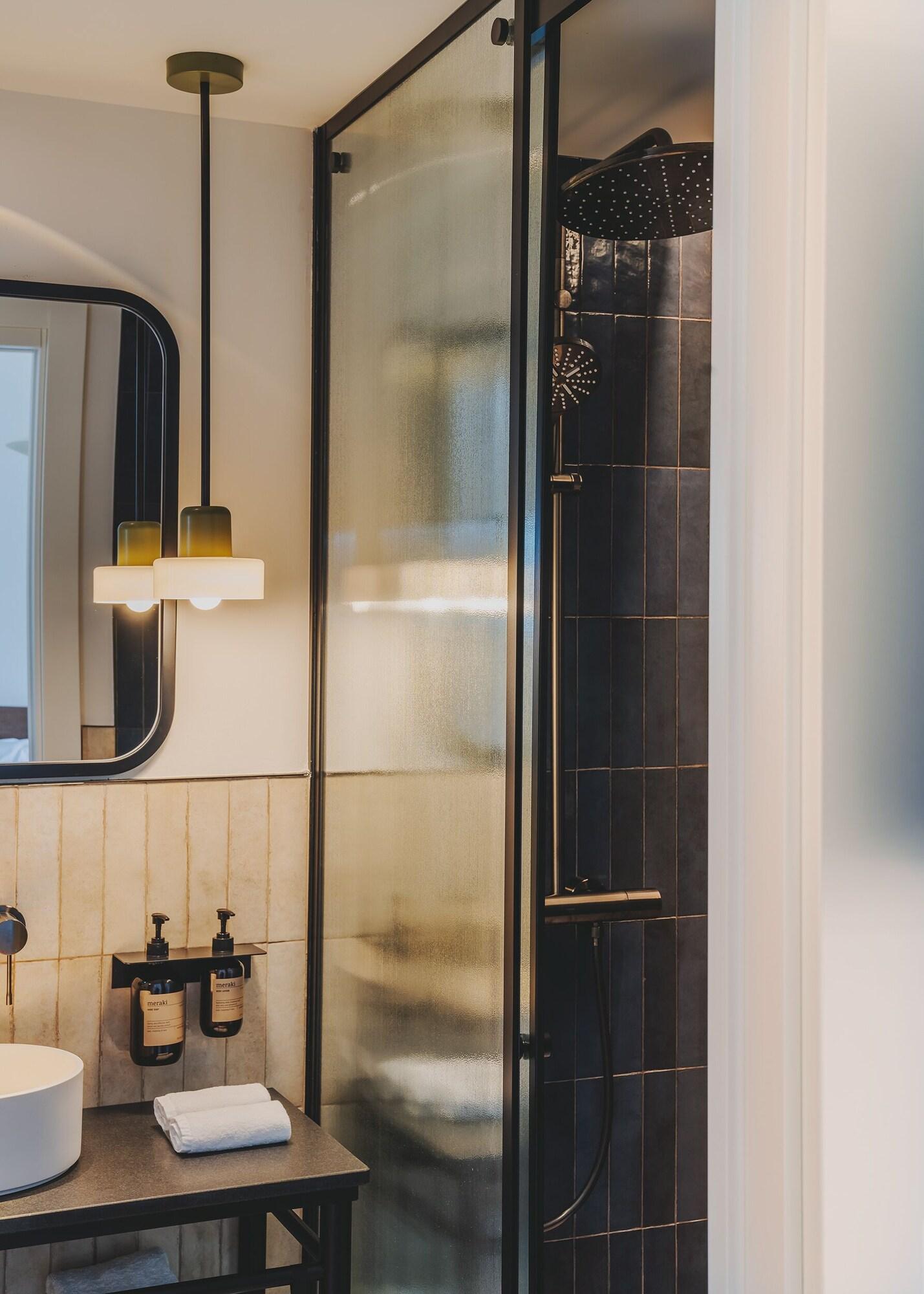 Family Room Connecting Room