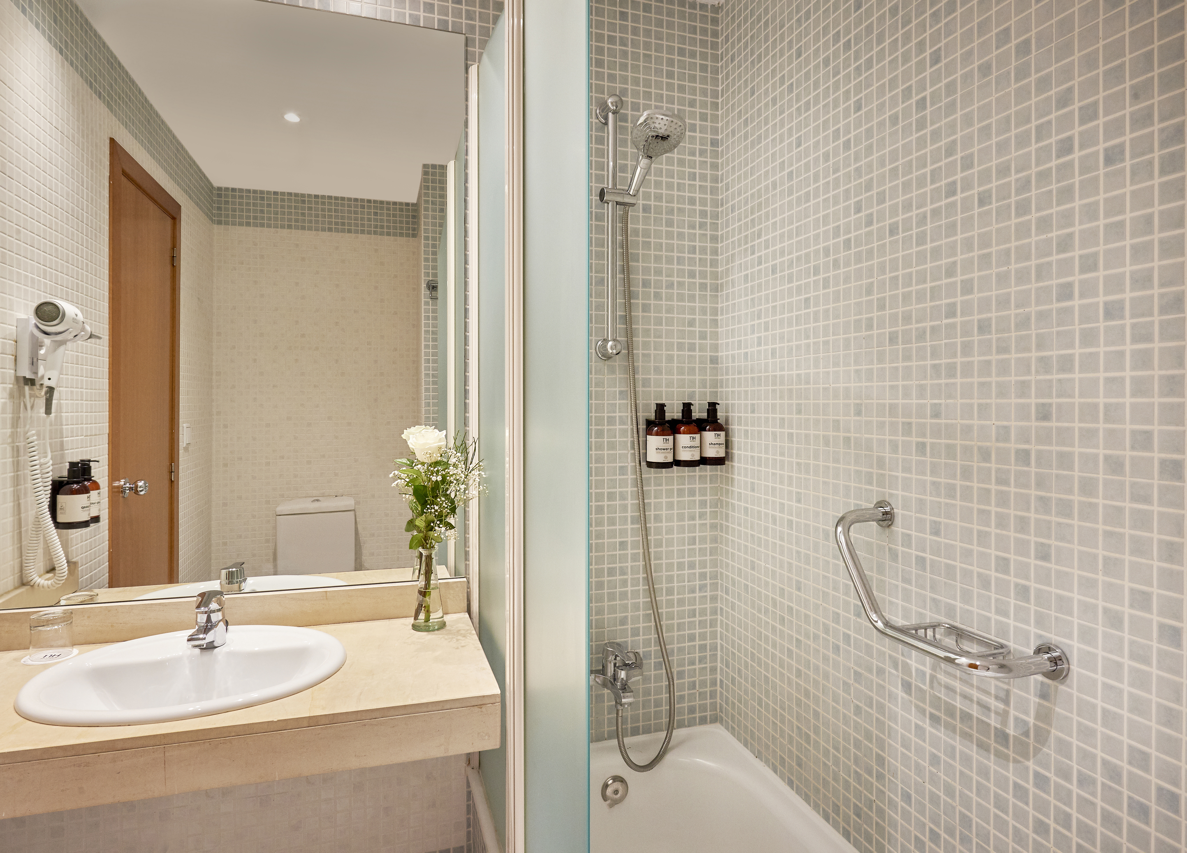 Family Room Capacity 2