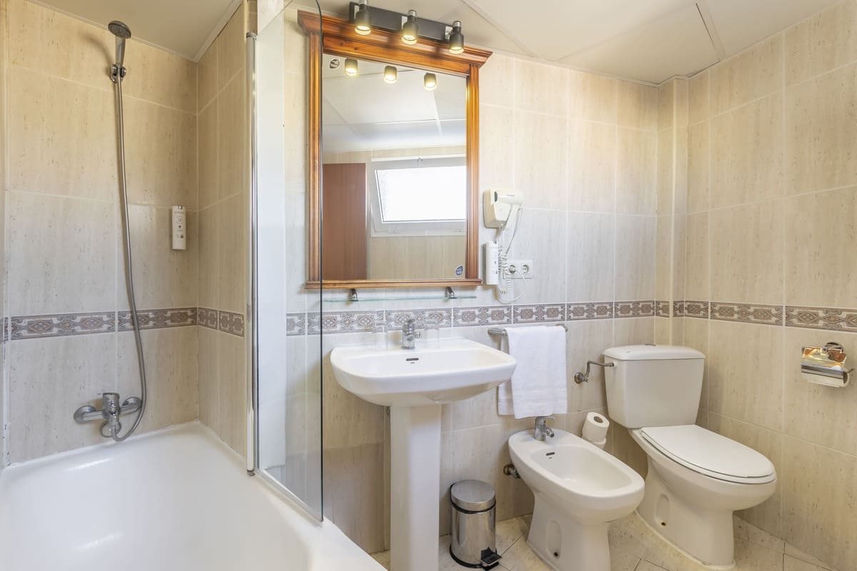 Double or Twin Standard