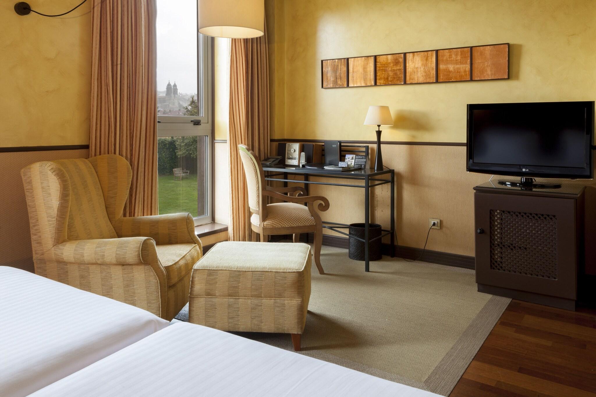 Double Deluxe King Bed