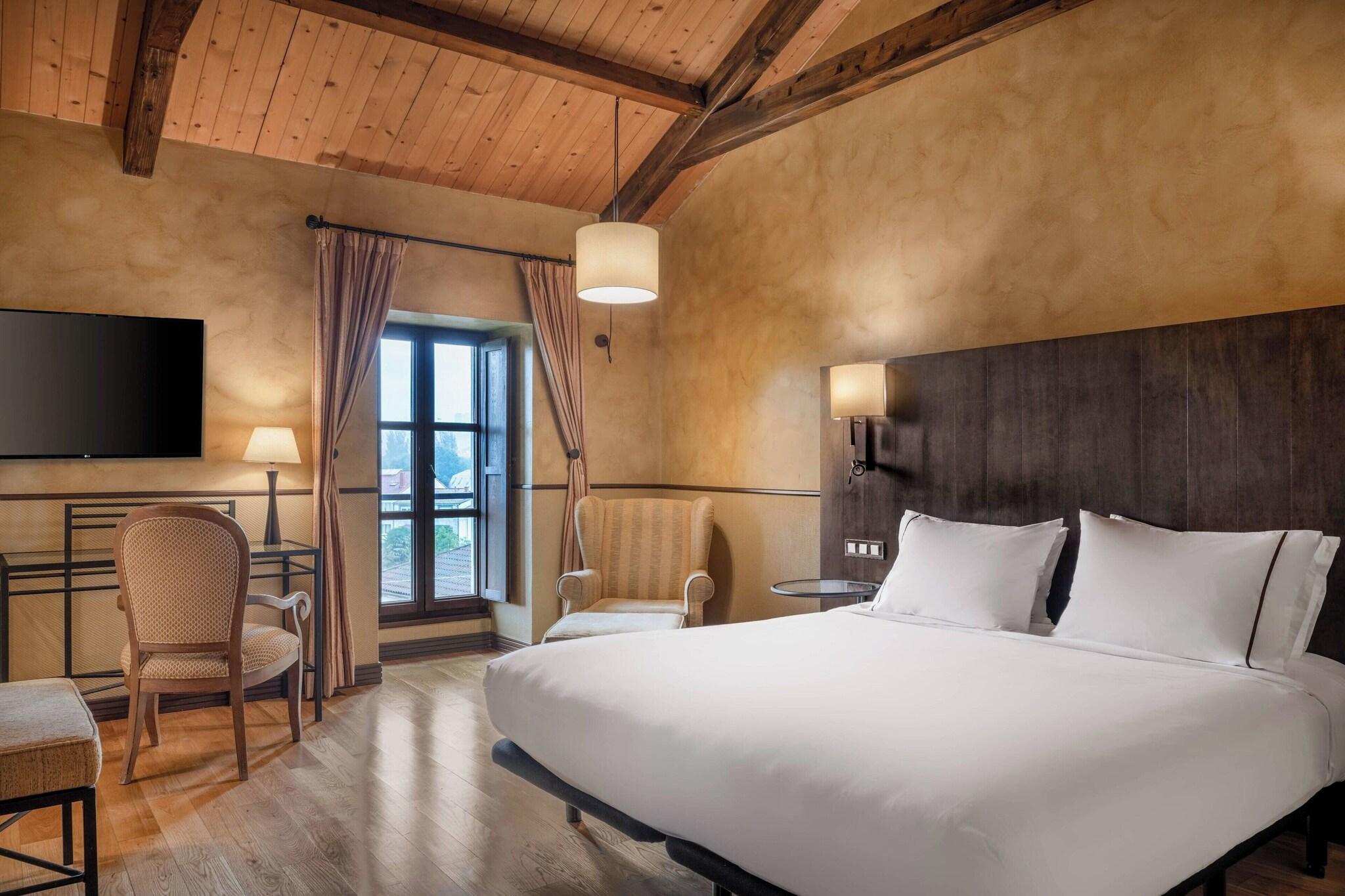 Double Deluxe King Bed