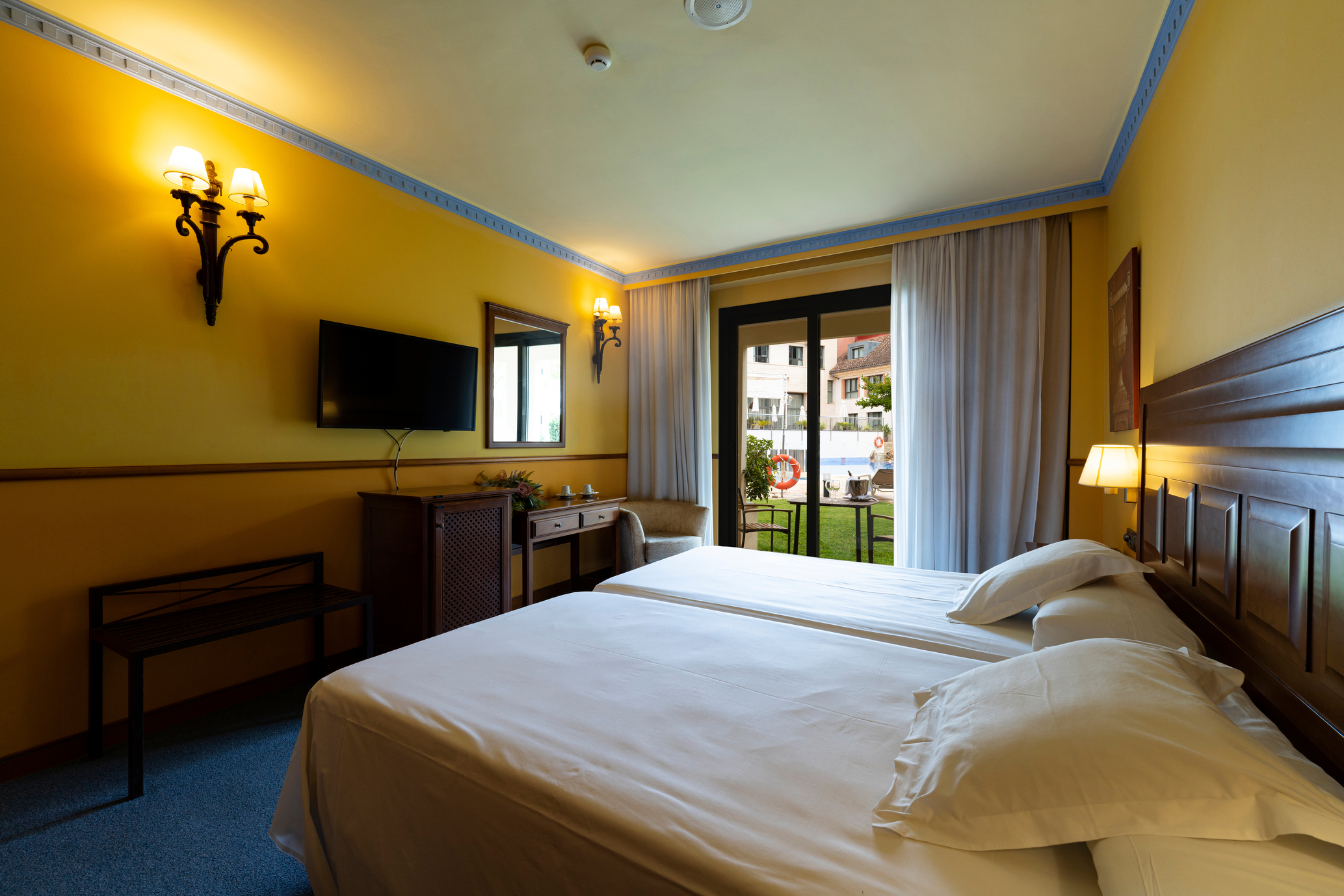 Double Single Pool View