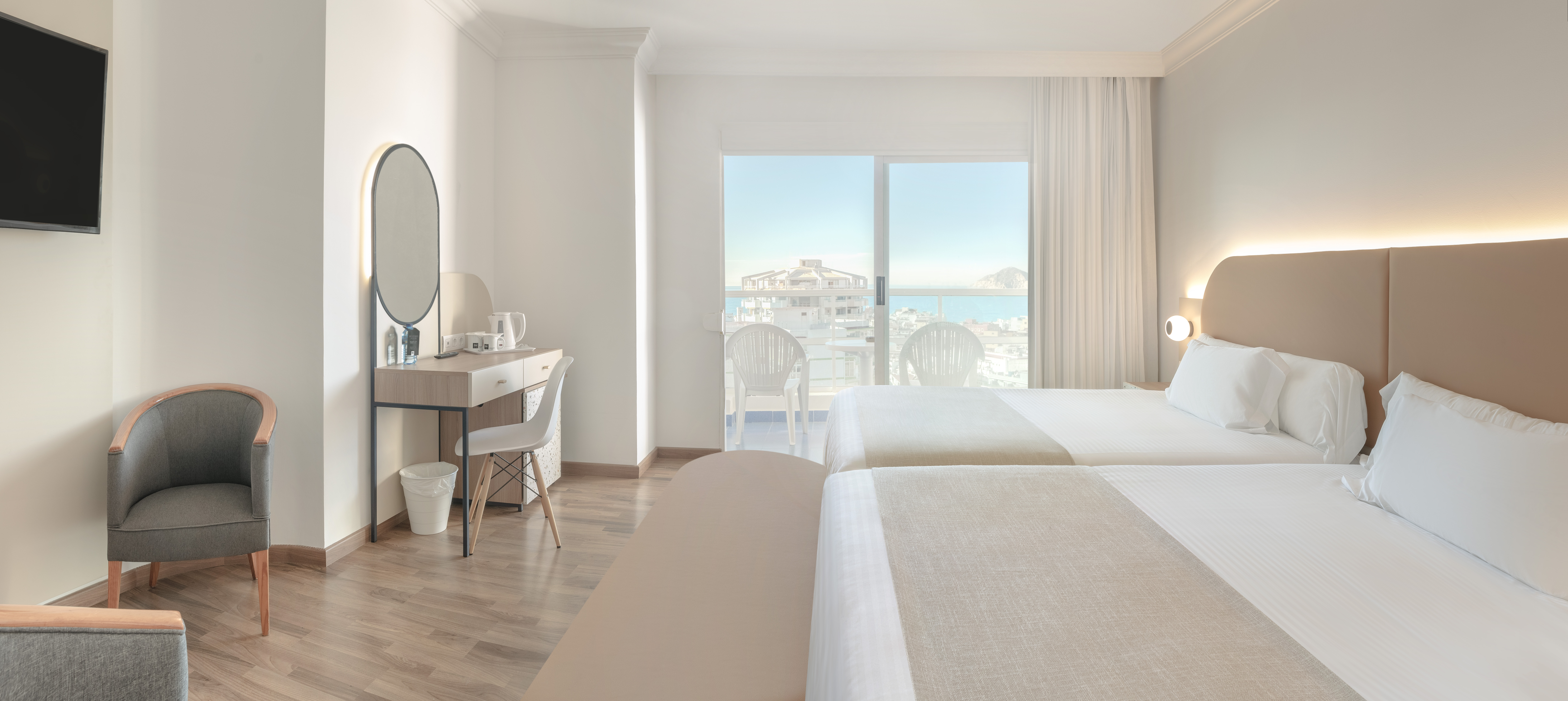 Quadruple Deluxe Side Sea View