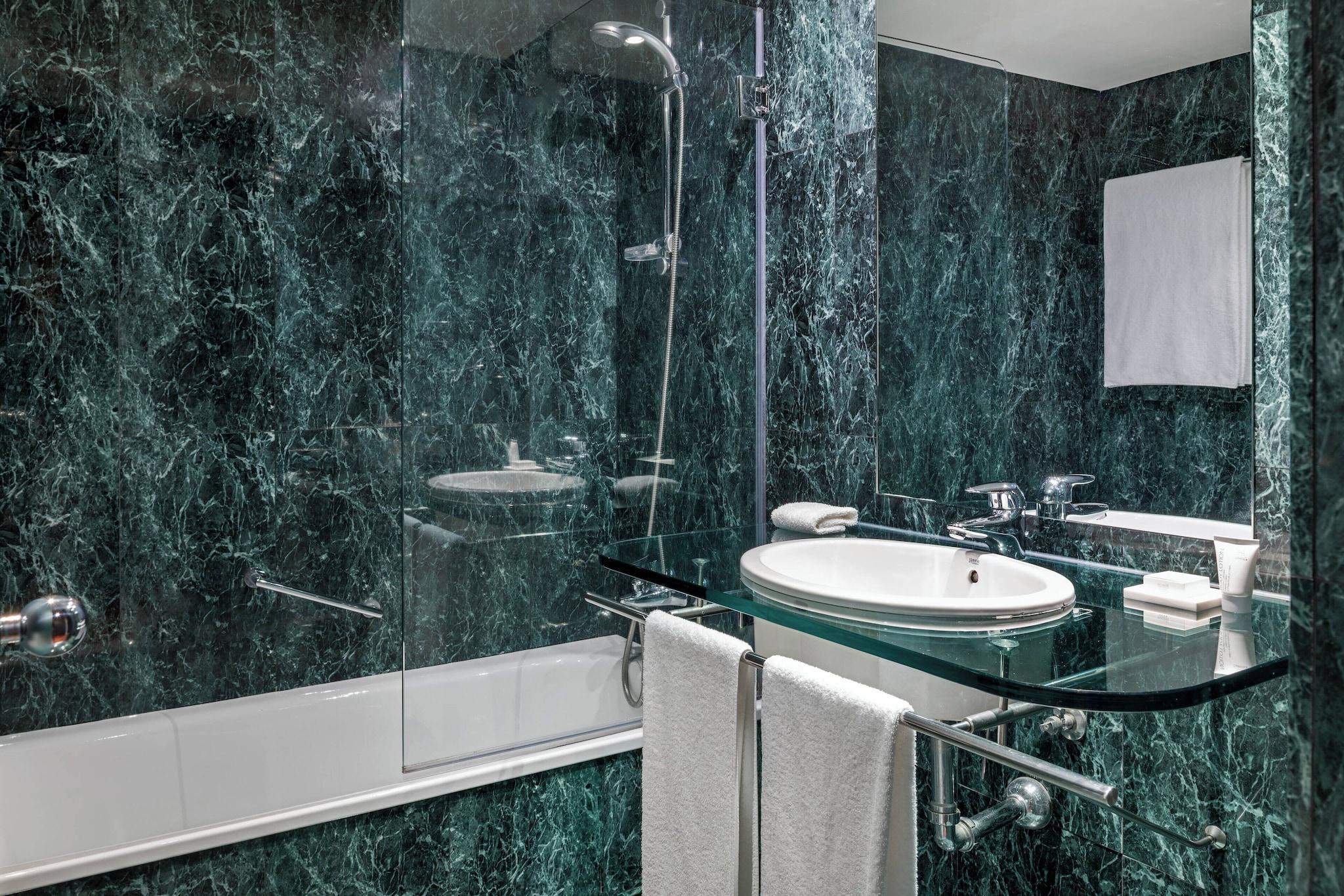 Double Queen Size Bed