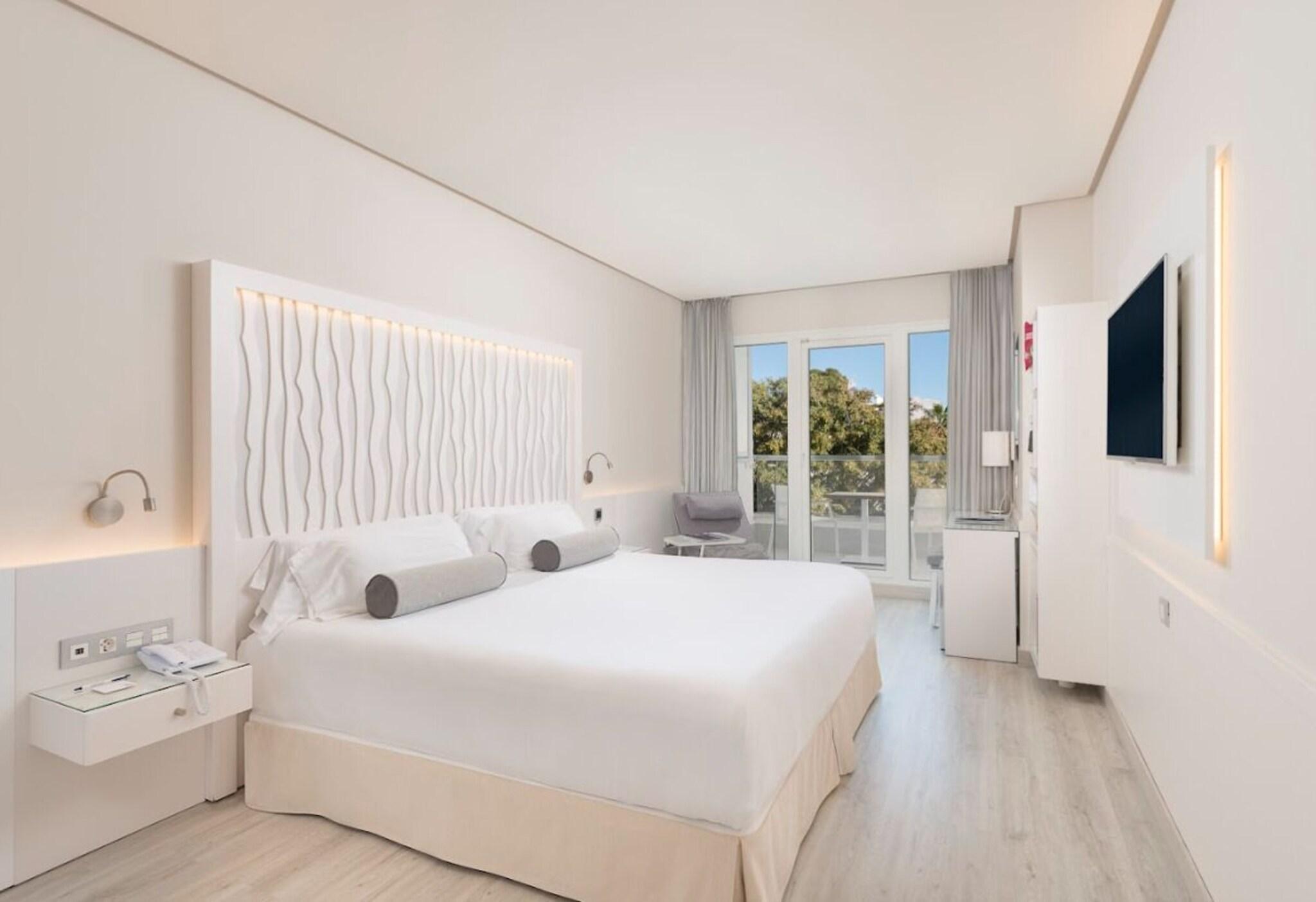 Double Partial Sea View