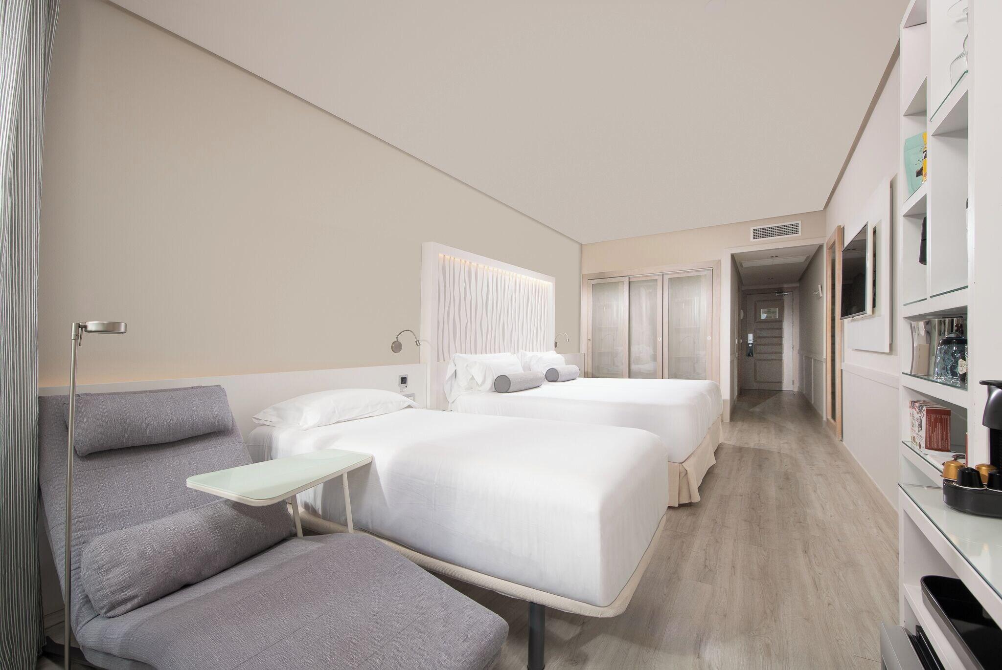 Twin Partial Sea View