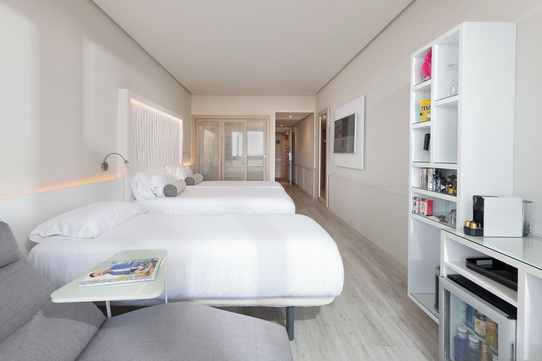 Twin Partial Sea View