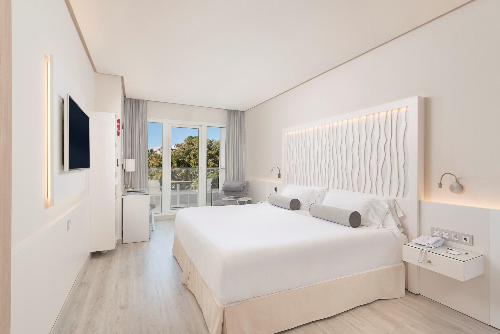 Twin Partial Sea View