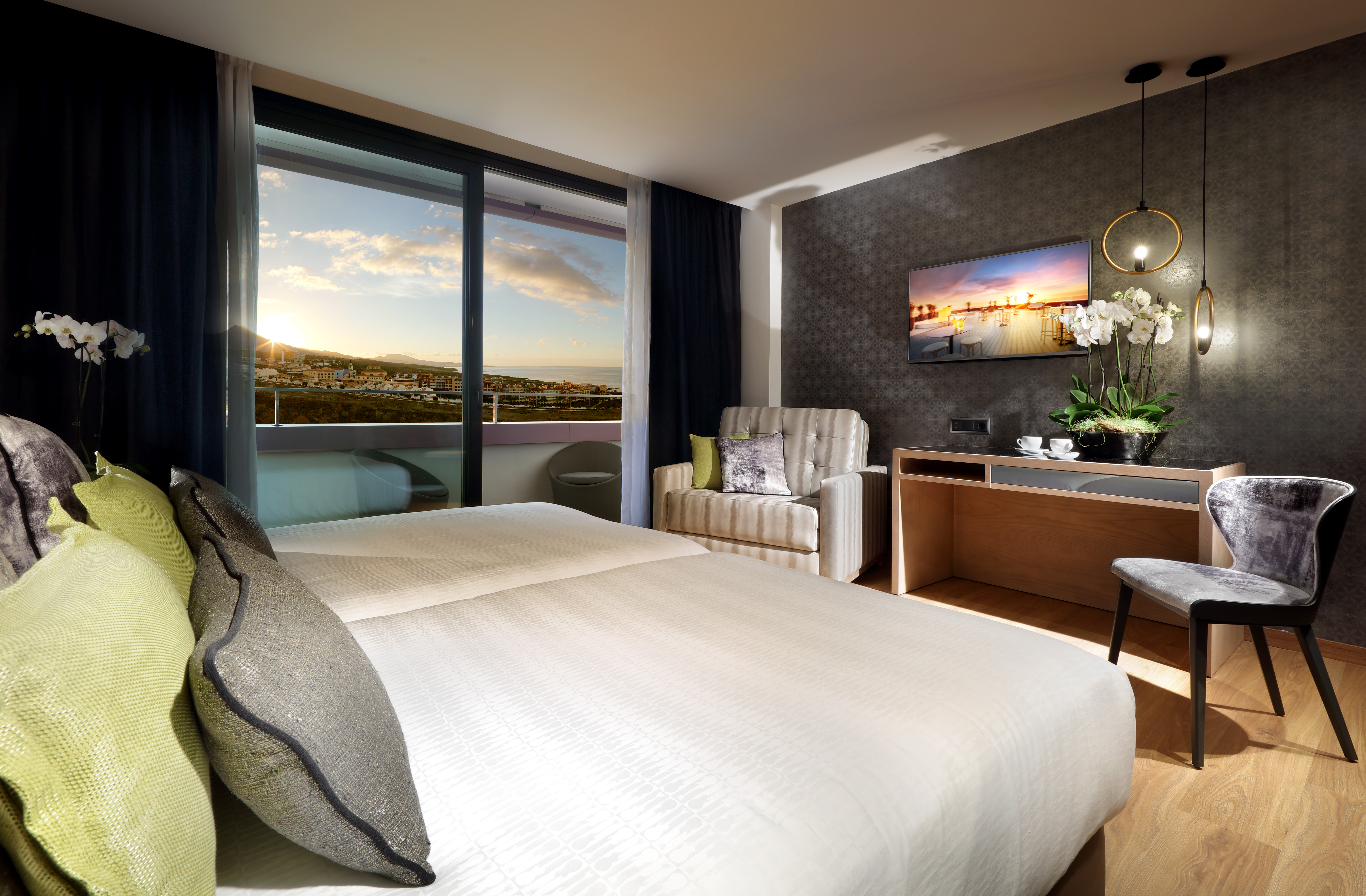 Double Connecting Room