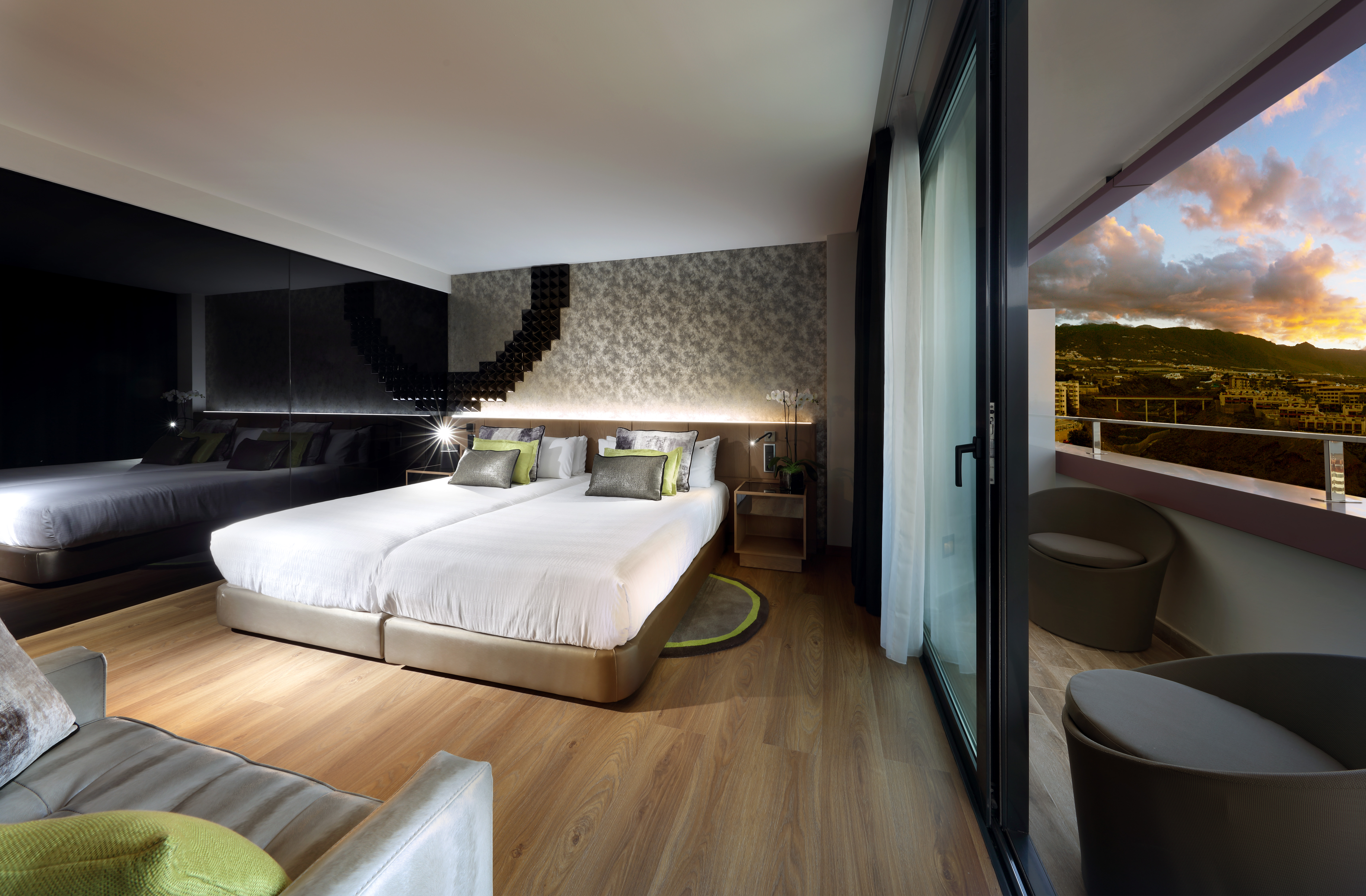 Double Connecting Room